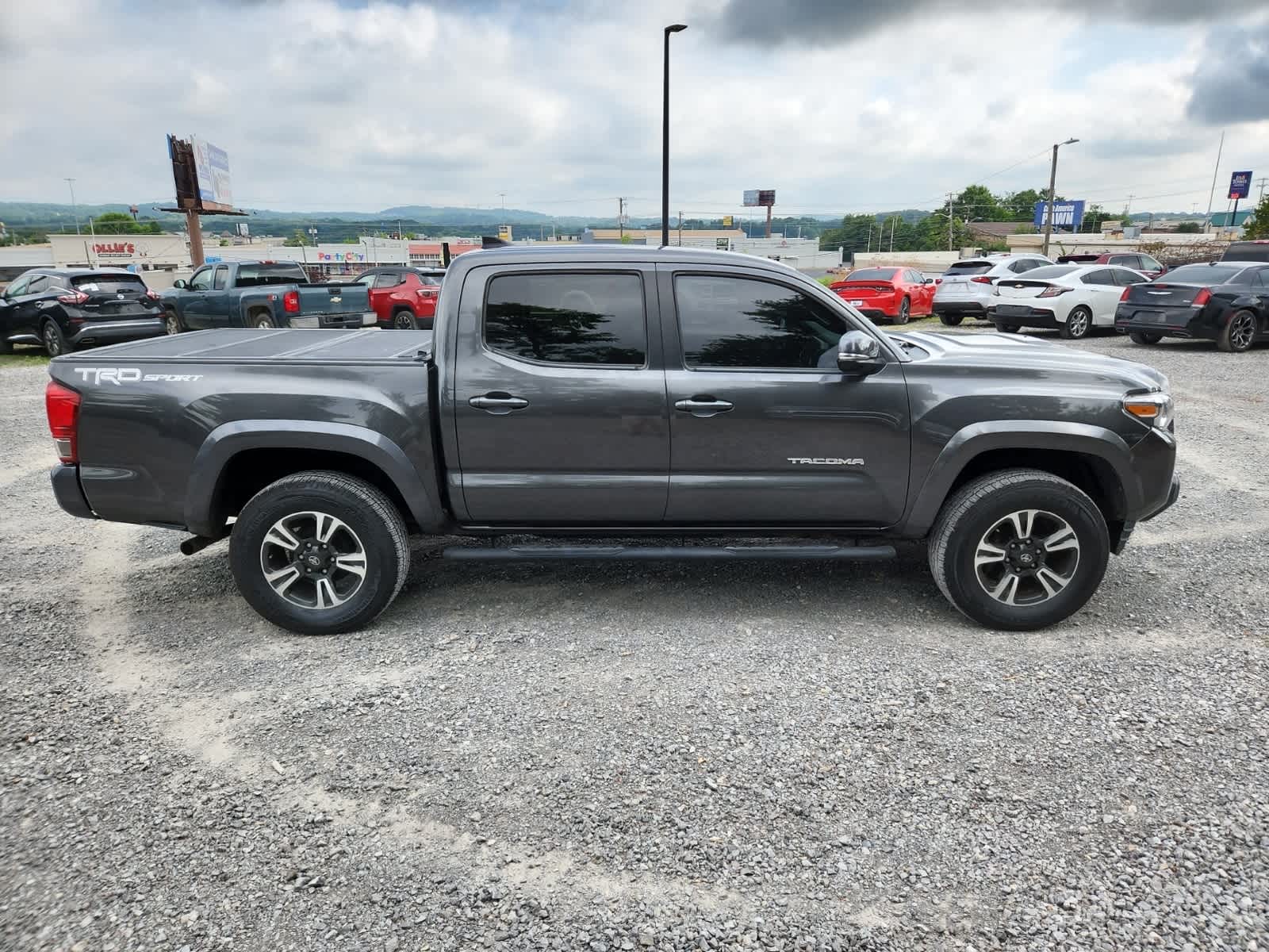 Thumbnail: 2017 Toyota Tacoma - 7