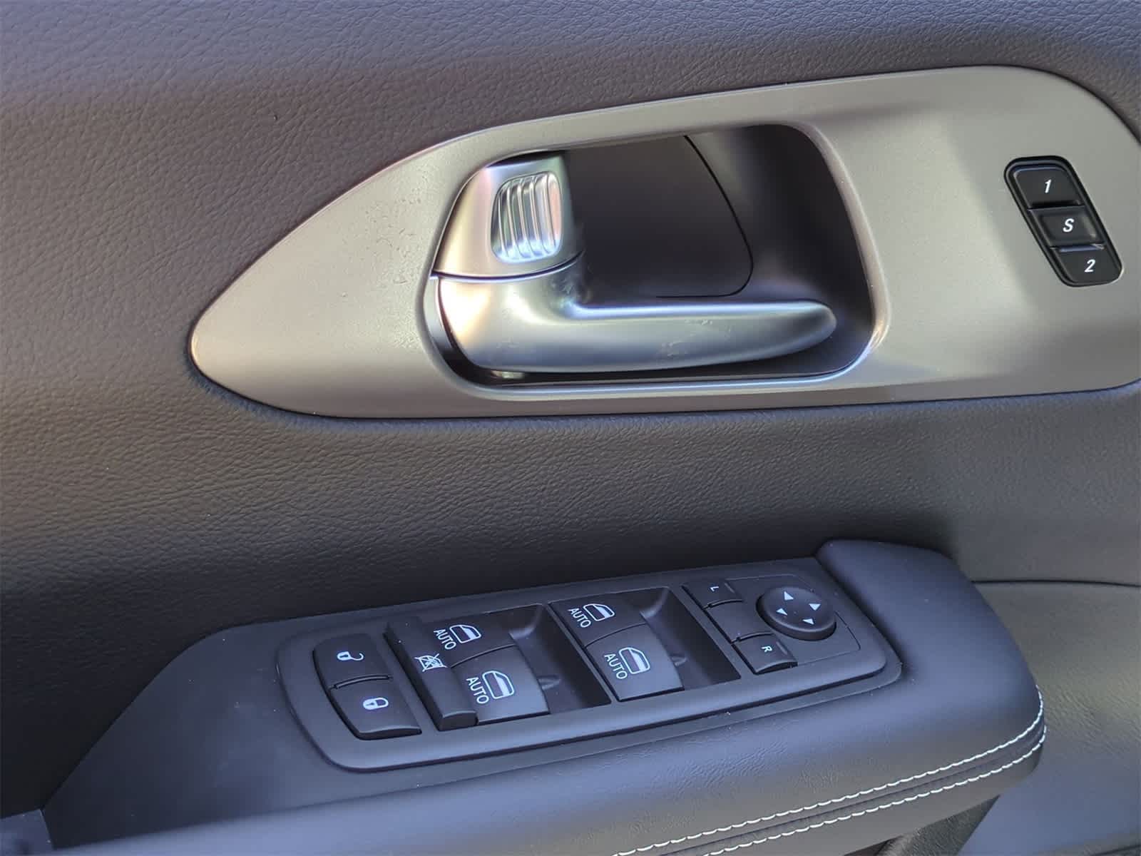Thumbnail: 2025 Chrysler Pacifica - 17
