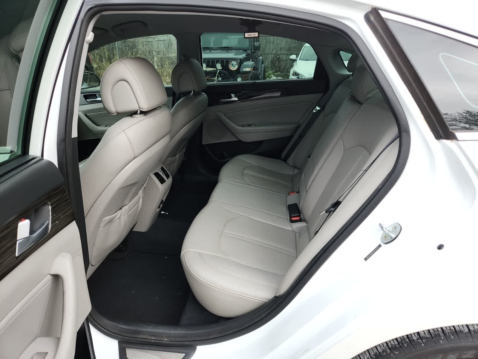 Thumbnail: 2015 Hyundai Sonata - 26