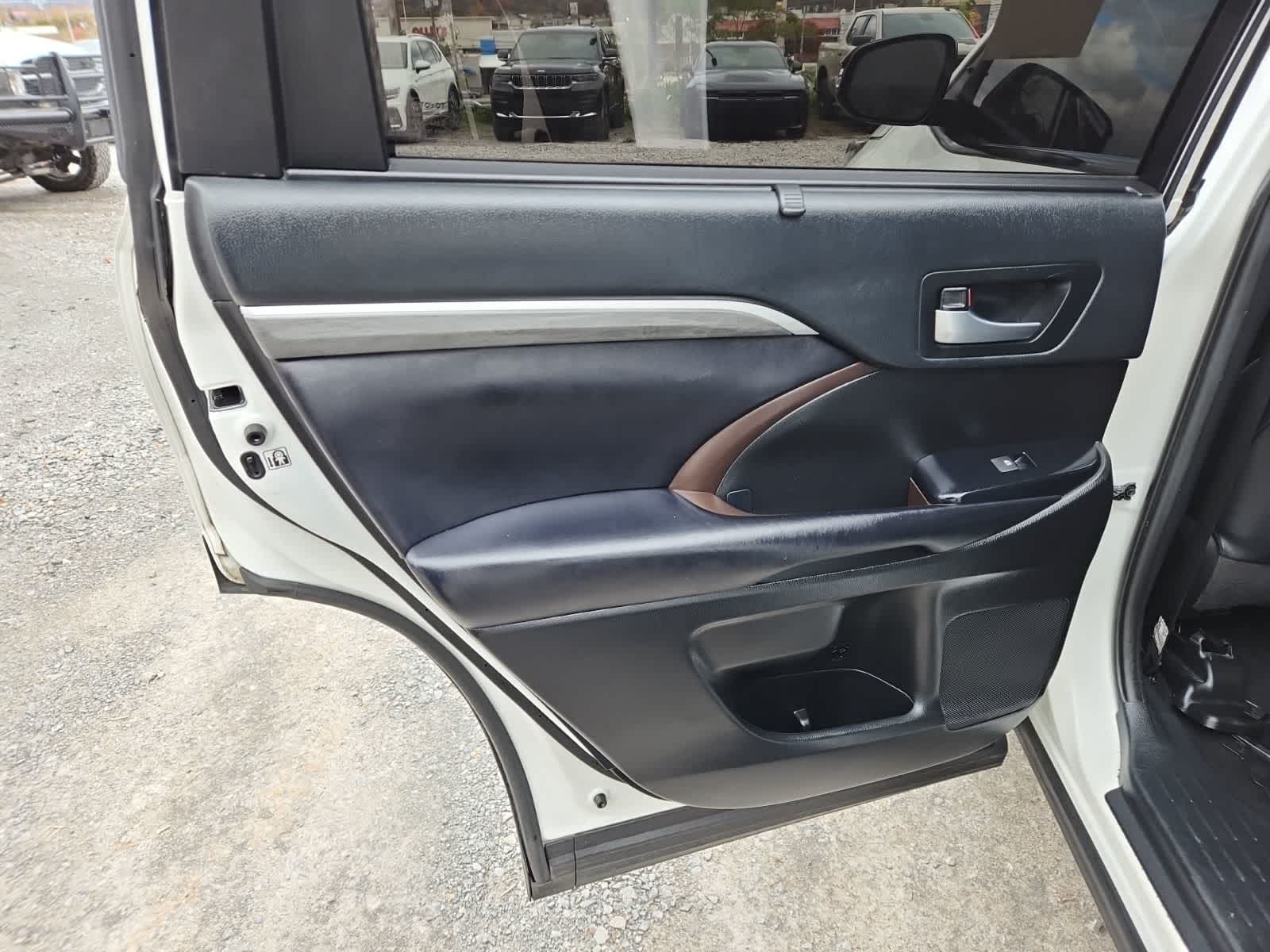 Thumbnail: 2019 Toyota Highlander - 27