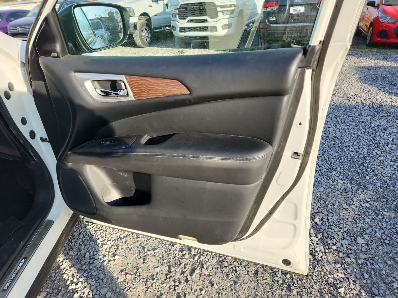 Thumbnail: 2019 Nissan Pathfinder - 21