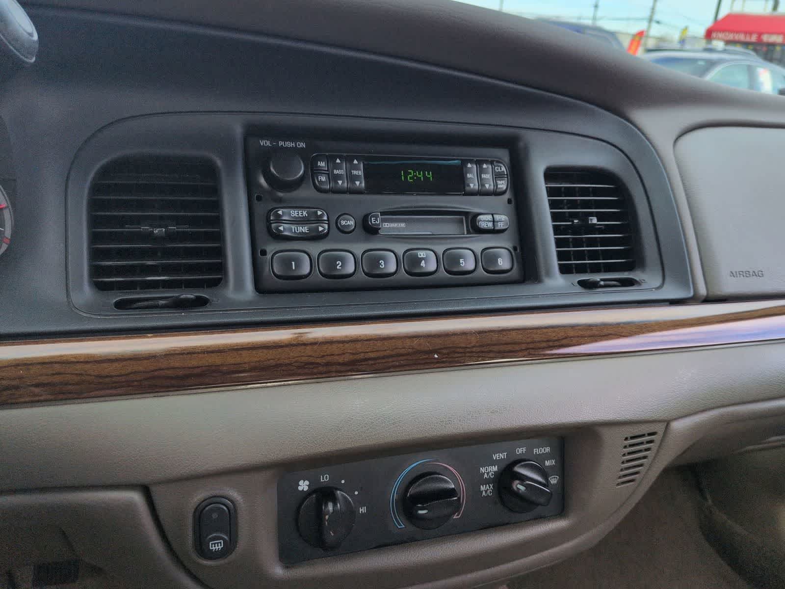 Thumbnail: 2001 Ford Crown Victoria - 25