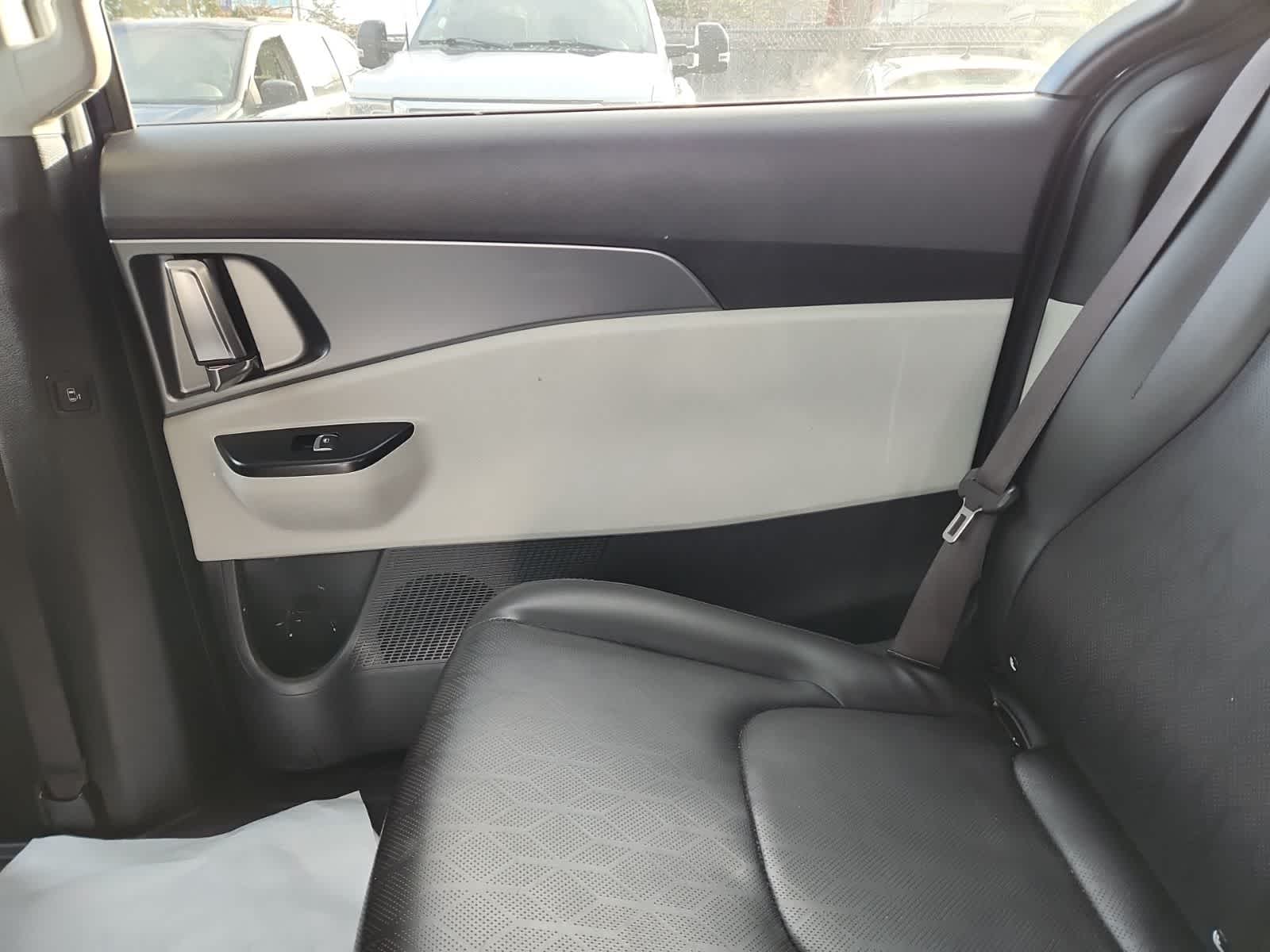 Thumbnail: 2022 Kia Carnival - 26