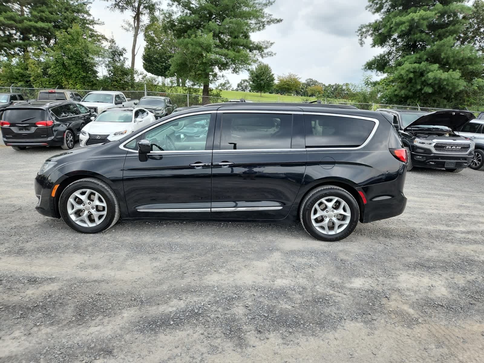 Thumbnail: 2017 Chrysler Pacifica - 2