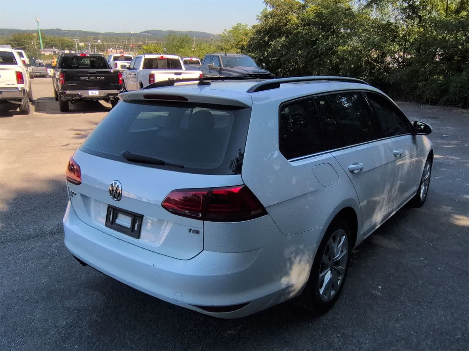 Thumbnail: 2016 Volkswagen e-Golf - 8