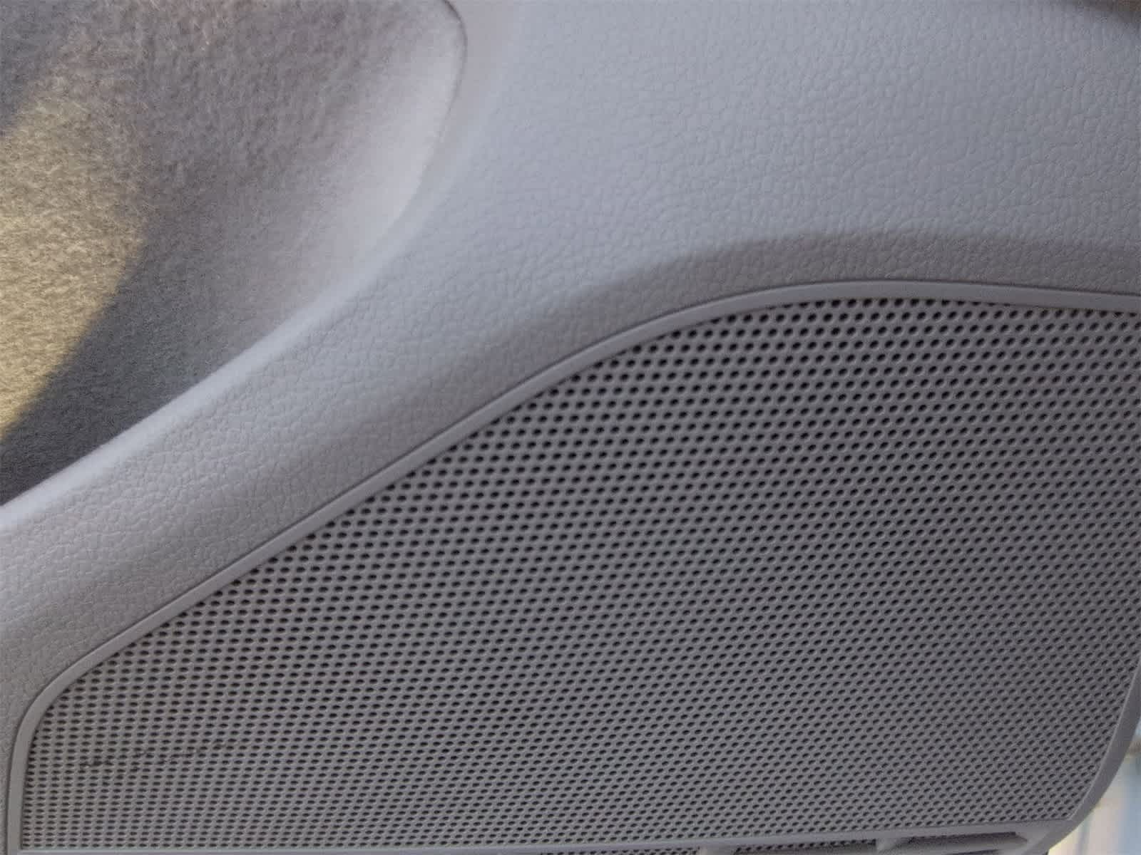 Thumbnail: 2016 Volkswagen e-Golf - 29