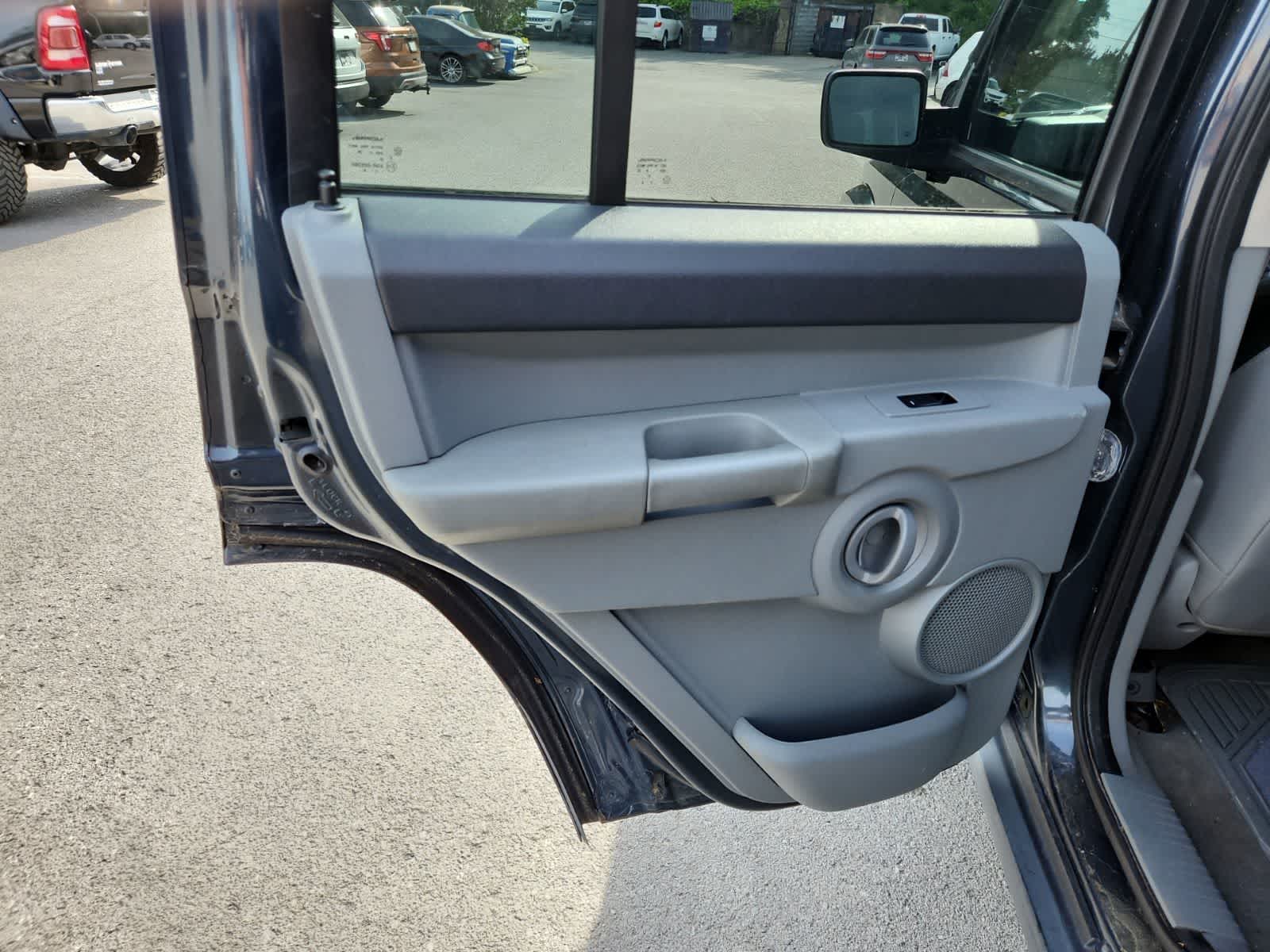 Thumbnail: 2007 Jeep Commander - 28