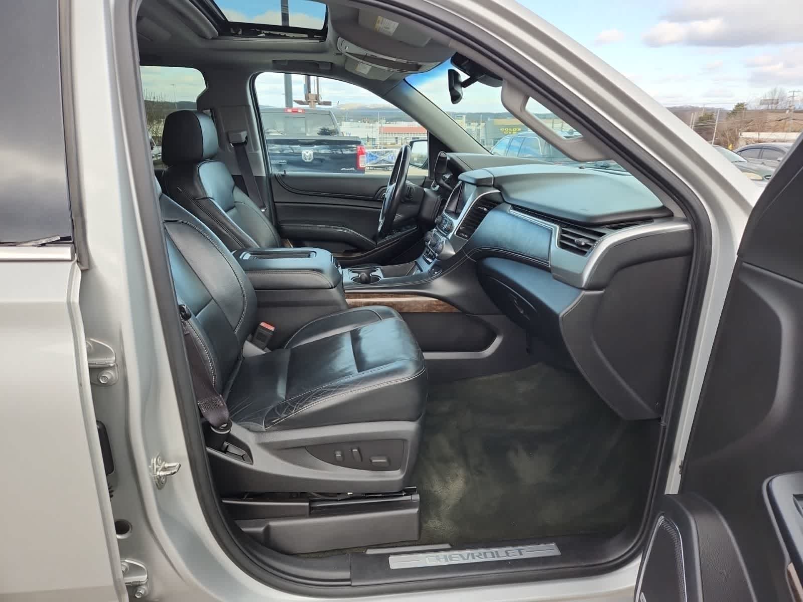 Thumbnail: 2015 Chevrolet Suburban - 21