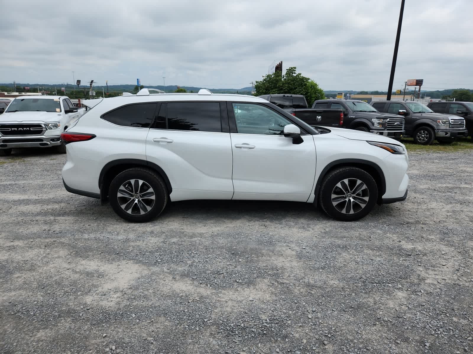 Thumbnail: 2022 Toyota Highlander - 6