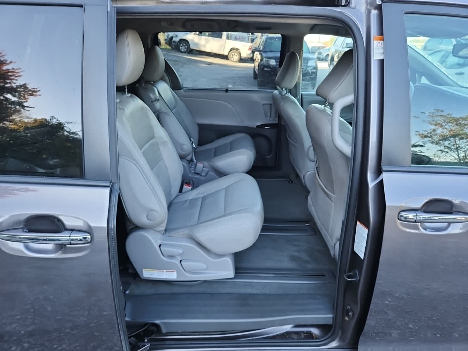 Thumbnail: 2015 Toyota Sienna - 24