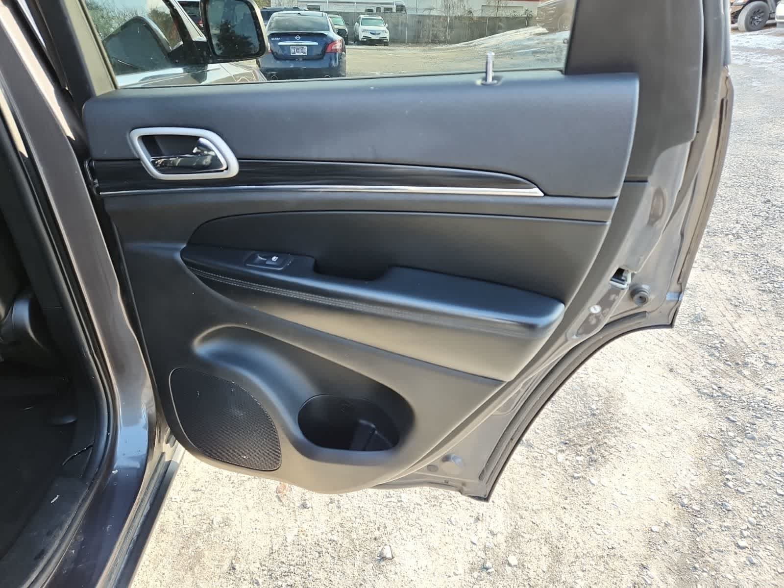 Thumbnail: 2020 Jeep Grand Cherokee - 24