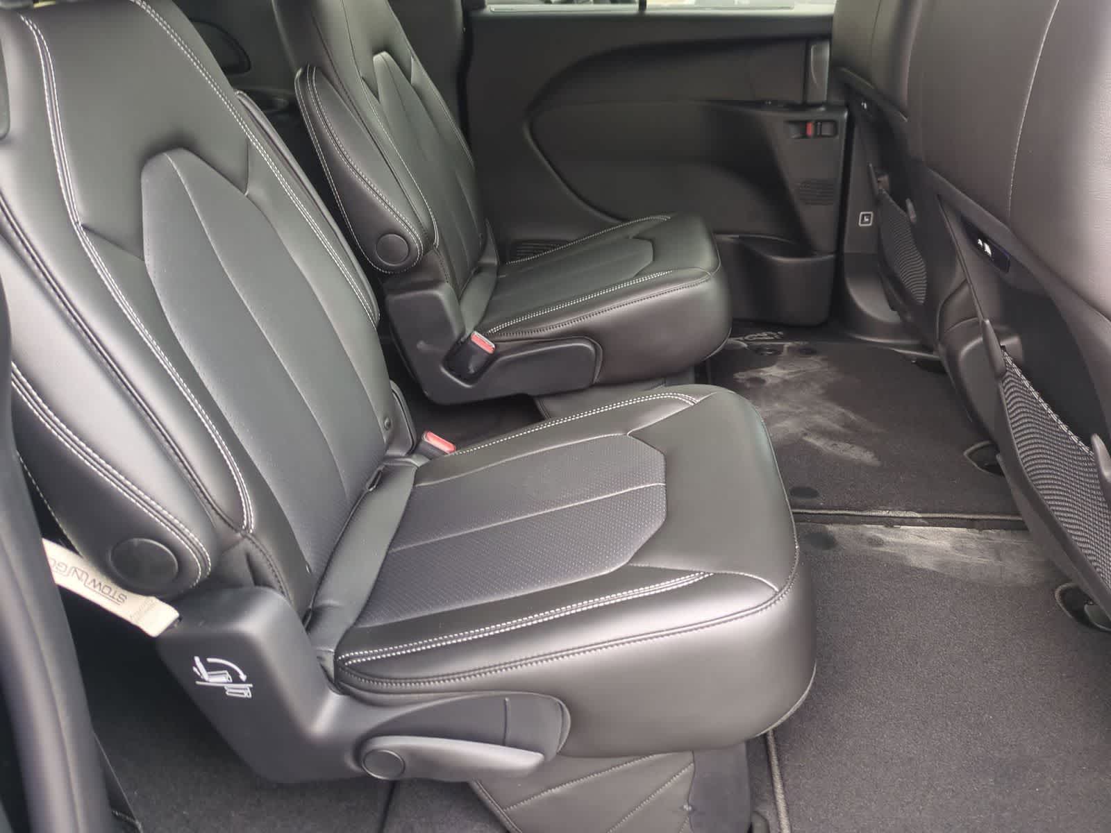 Thumbnail: 2027 Chrysler Pacifica - 20