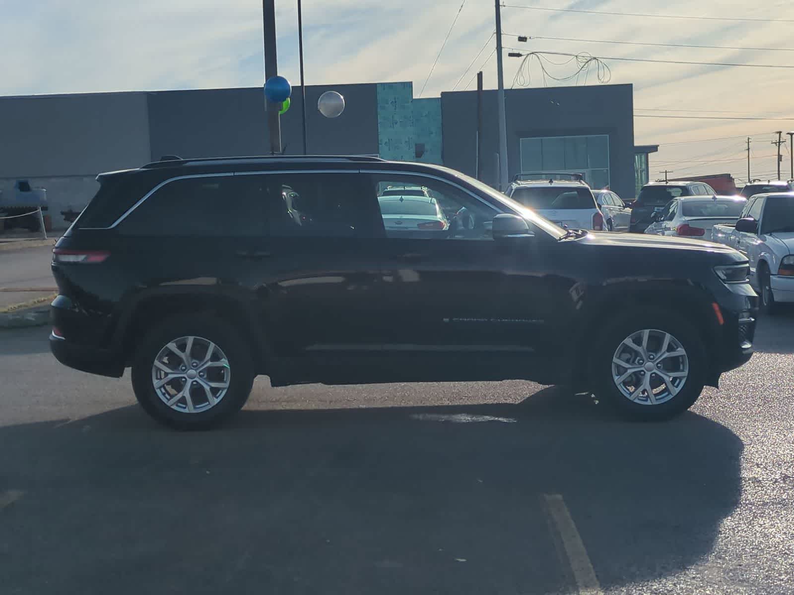 Thumbnail: 2023 Jeep Grand Cherokee - 9