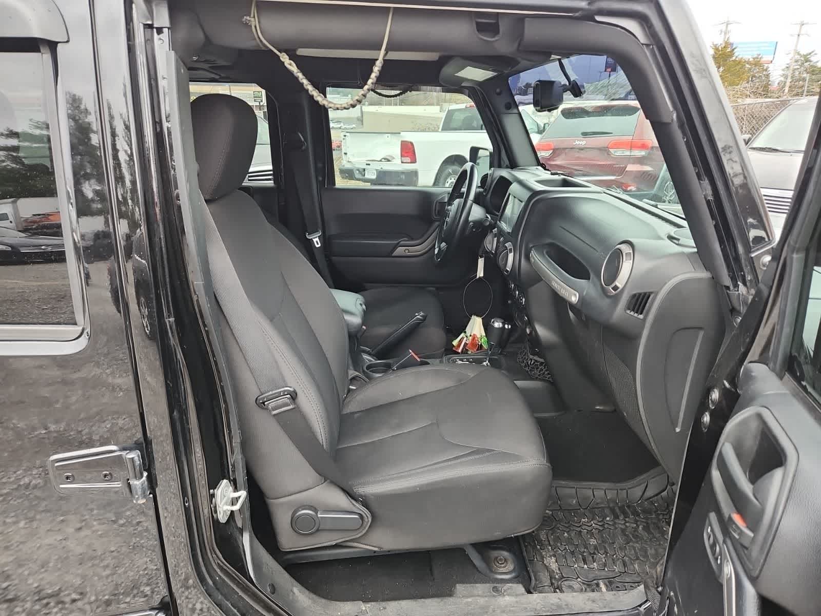 Thumbnail: 2015 Jeep Wrangler - 21