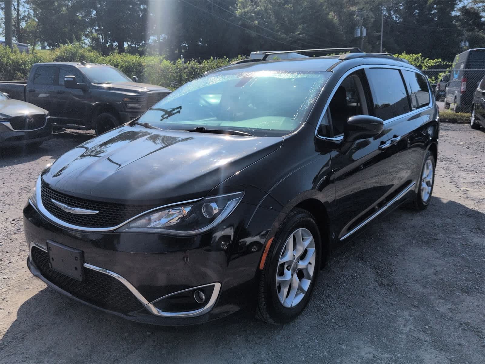 Thumbnail: 2017 Chrysler Pacifica - 4