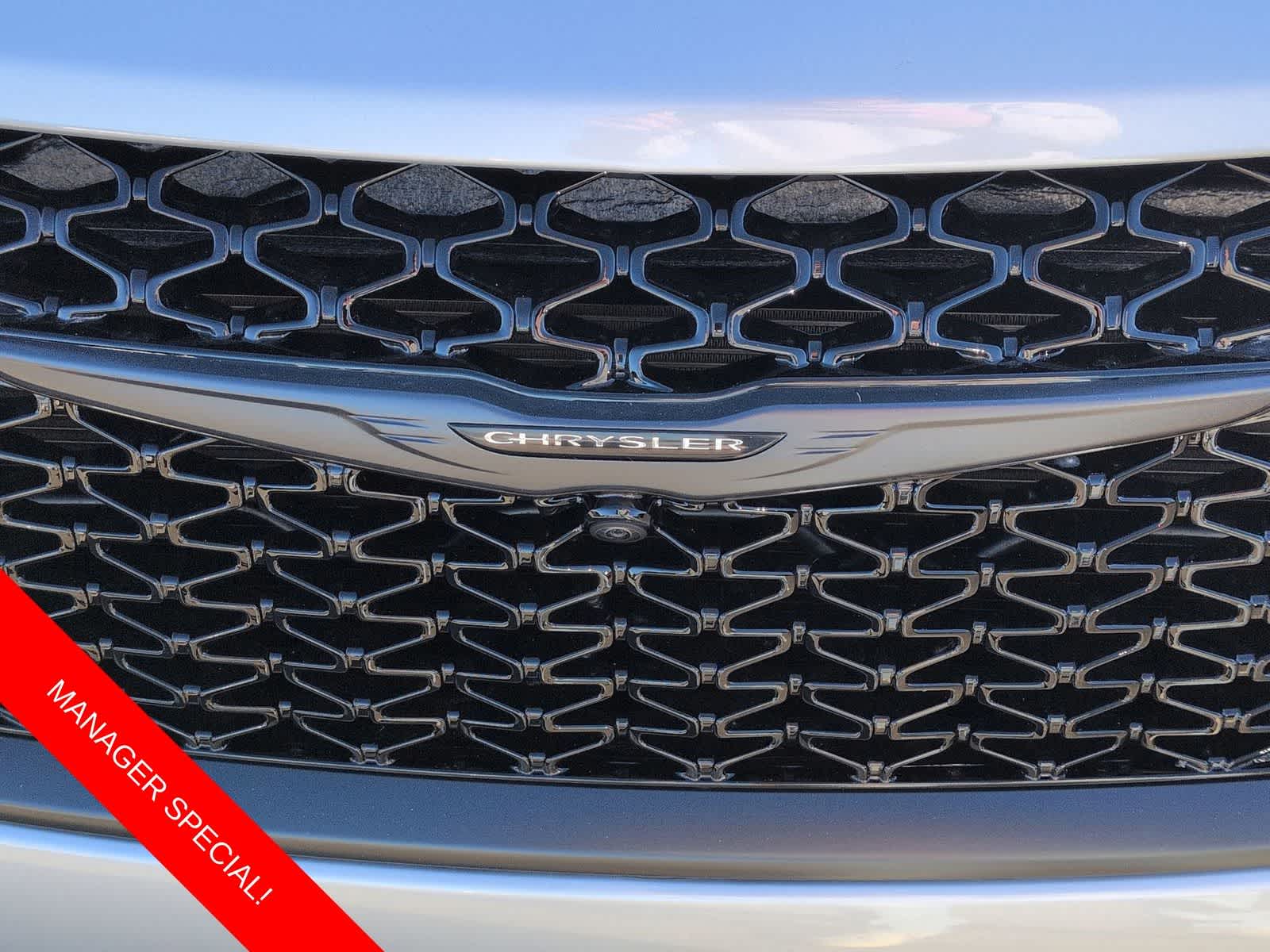 Thumbnail: 2026 Chrysler Pacifica - 4