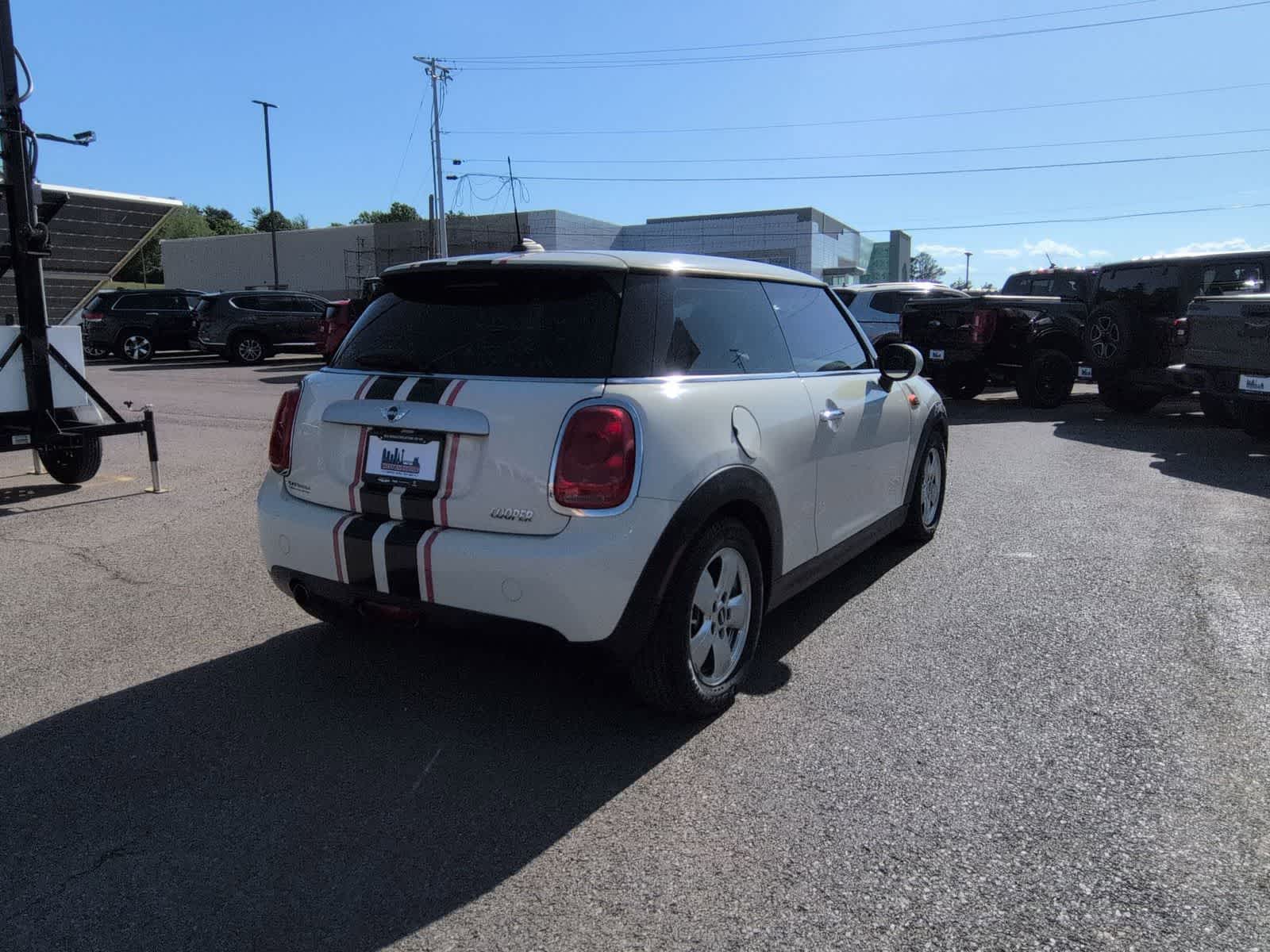Thumbnail: 2015 MINI Cooper Hardtop - 8