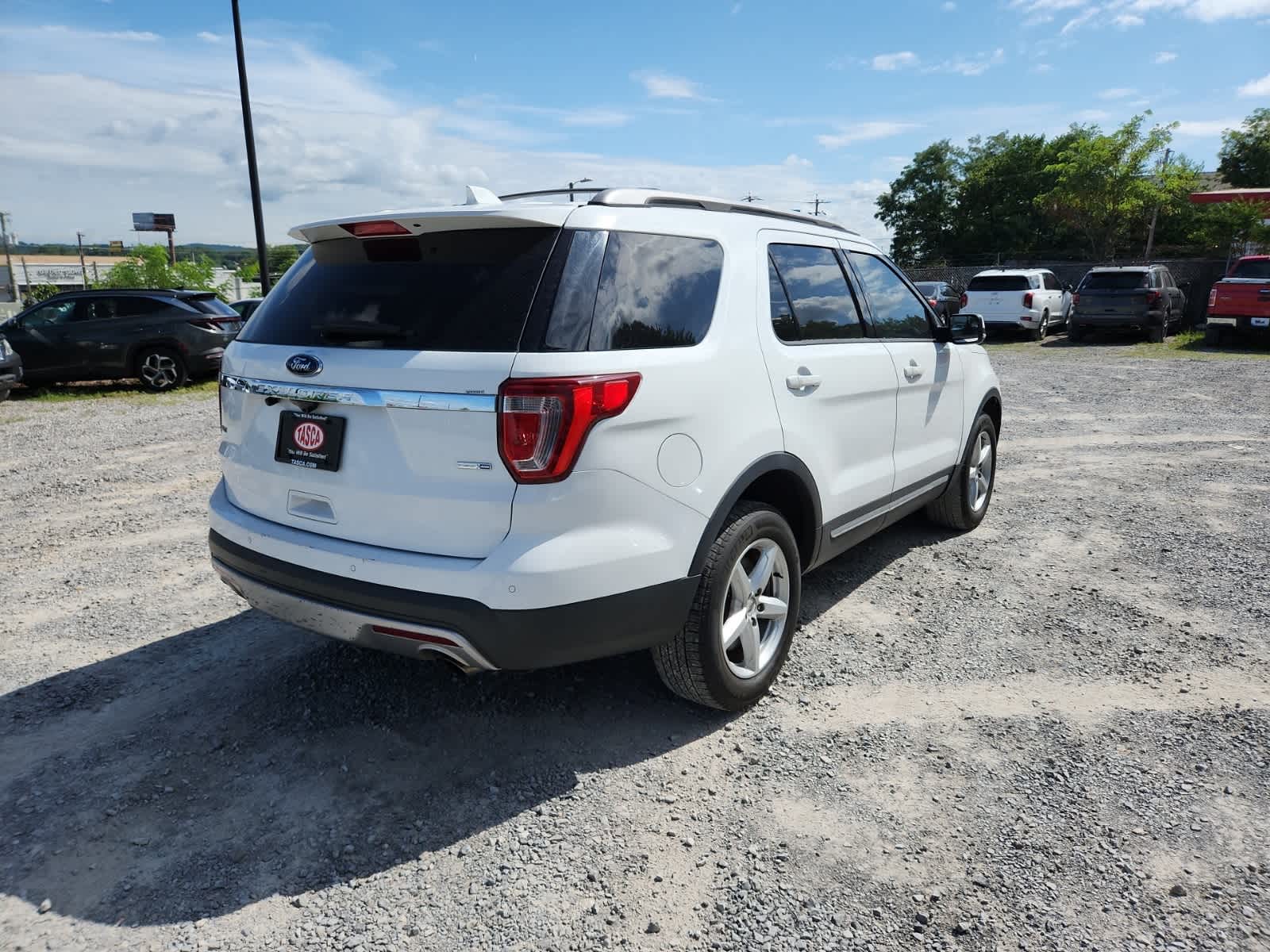 Thumbnail: 2016 Ford Explorer - 5