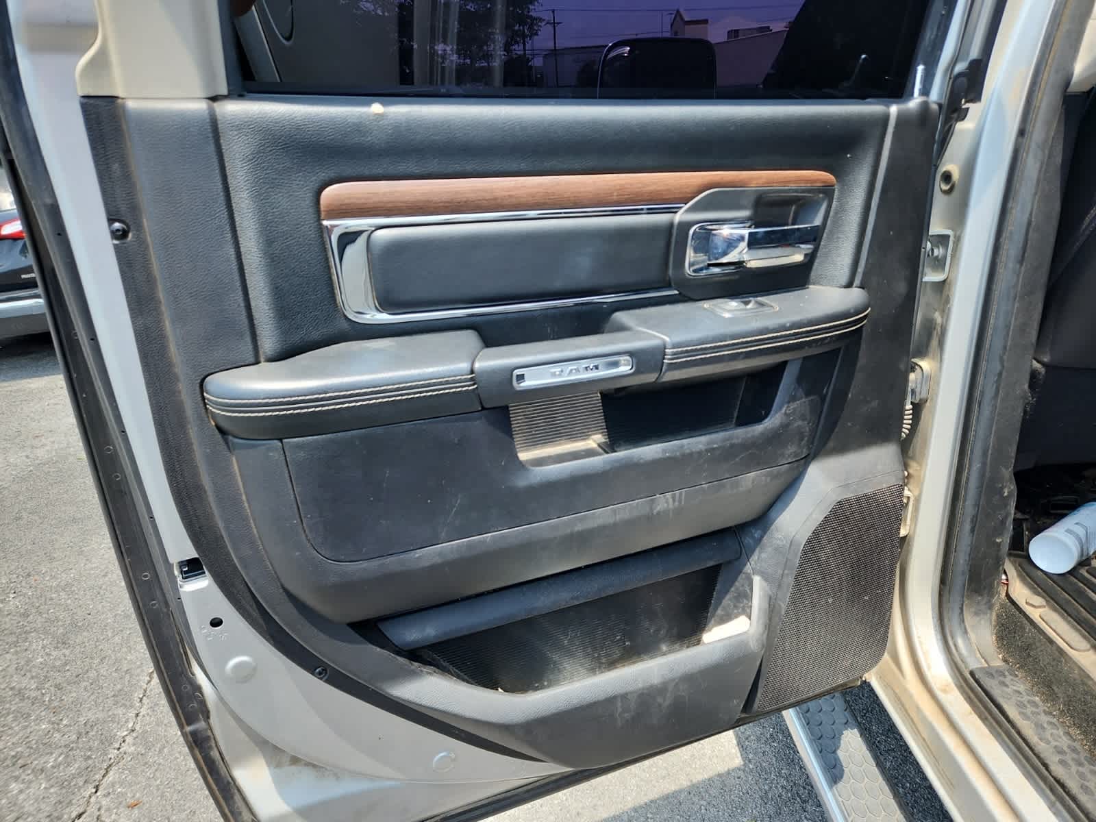 2014 RAM 3500 Laramie 26
