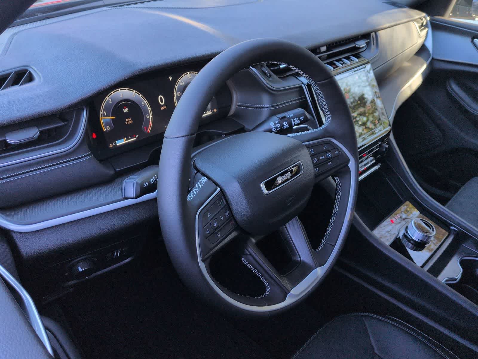 Thumbnail: 2025 Jeep Grand Cherokee L - 2