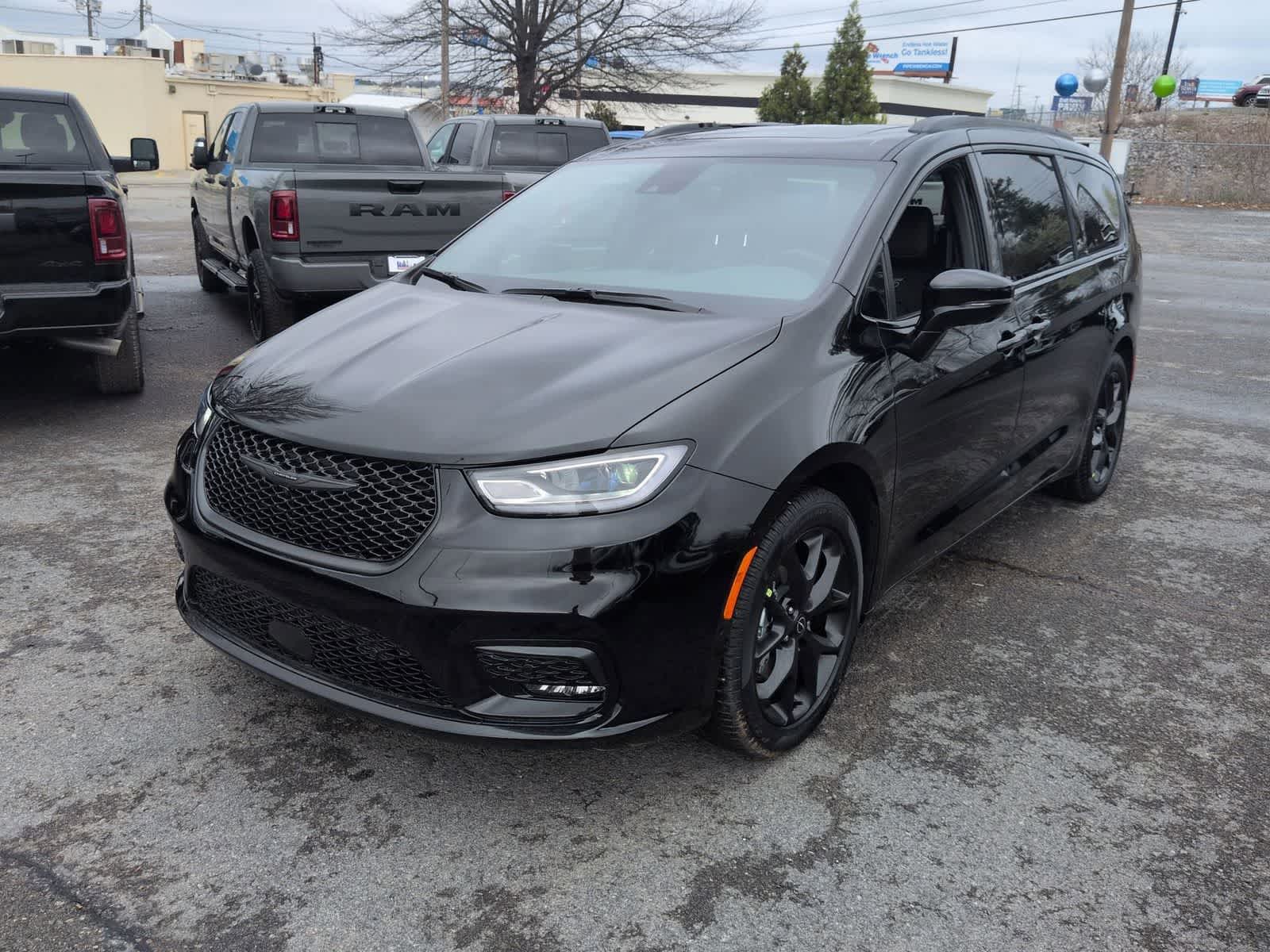 Thumbnail: 2026 Chrysler Pacifica - 4