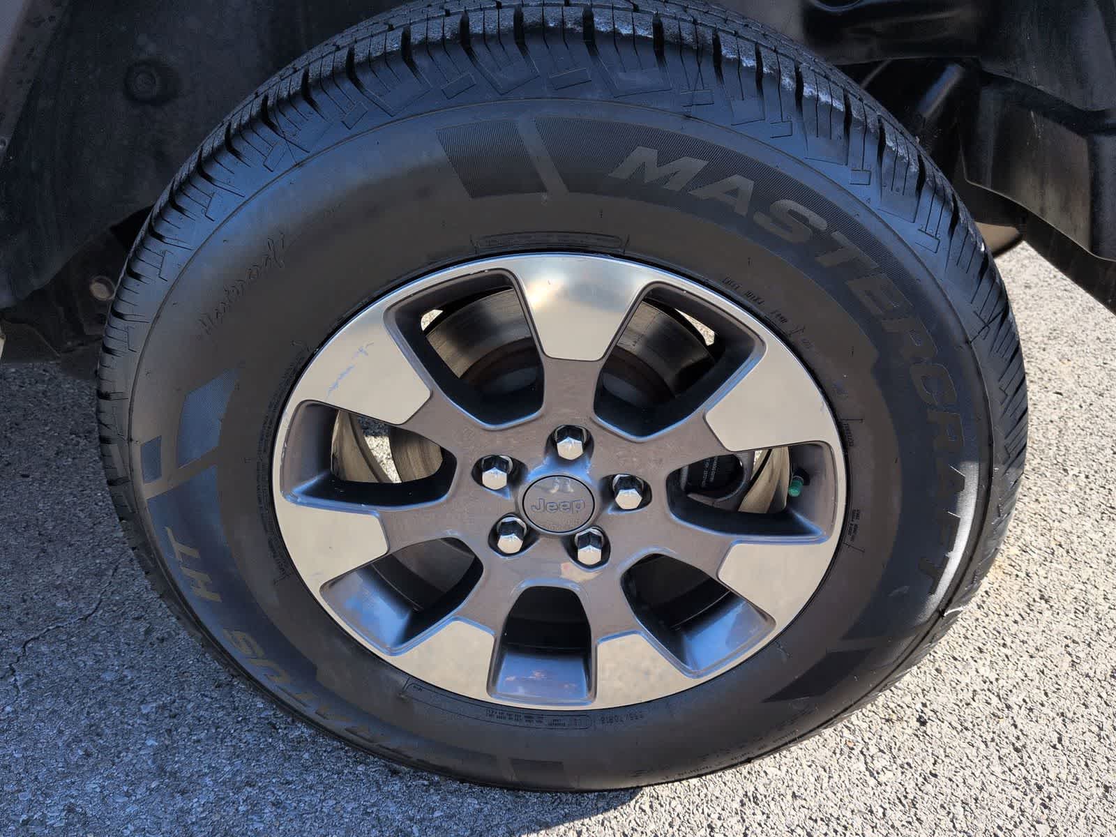 Thumbnail: 2018 Jeep Wrangler - 13