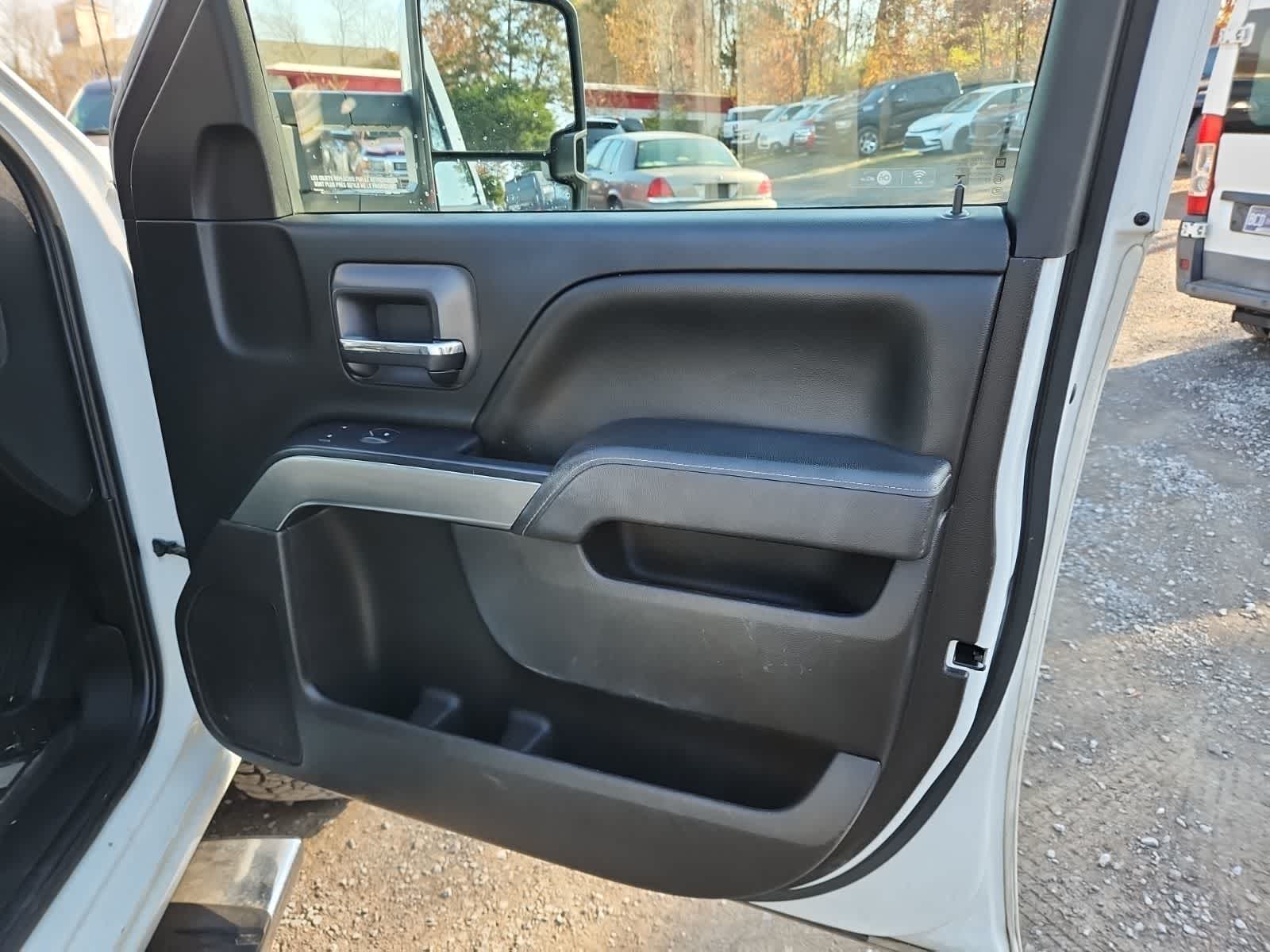 Thumbnail: 2017 Chevrolet Silverado 2500 - 22