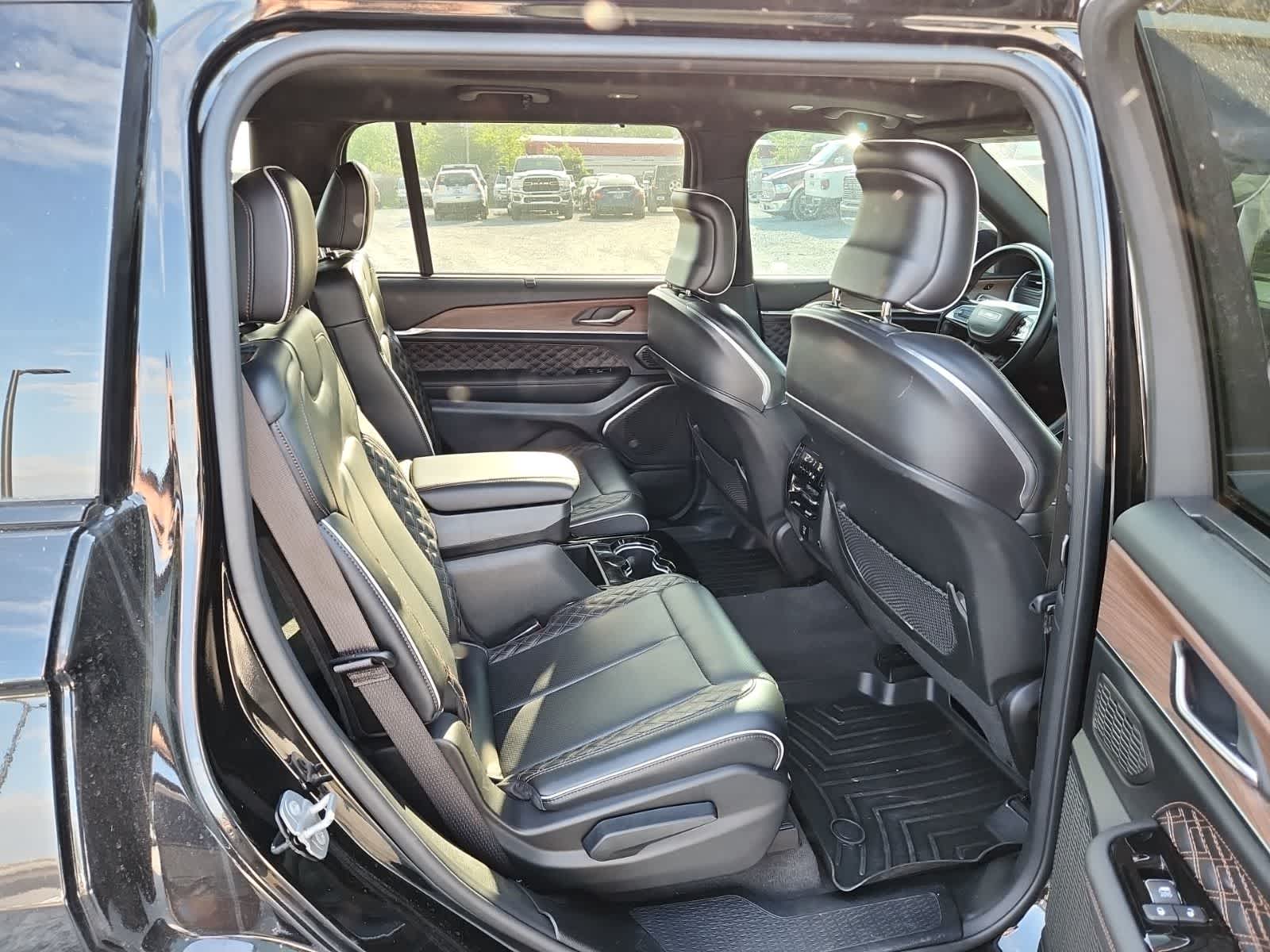 Thumbnail: 2021 Jeep Grand Cherokee L - 24