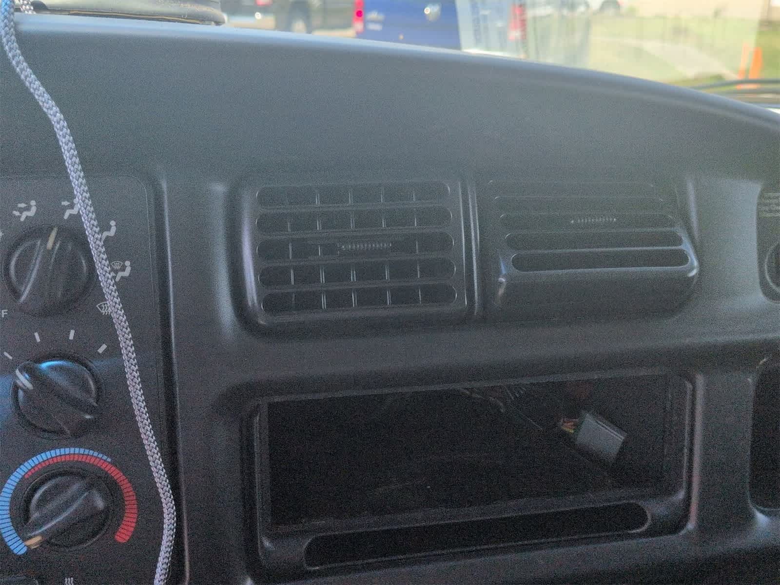 Thumbnail: 2001 Dodge Ram 1500 - 22