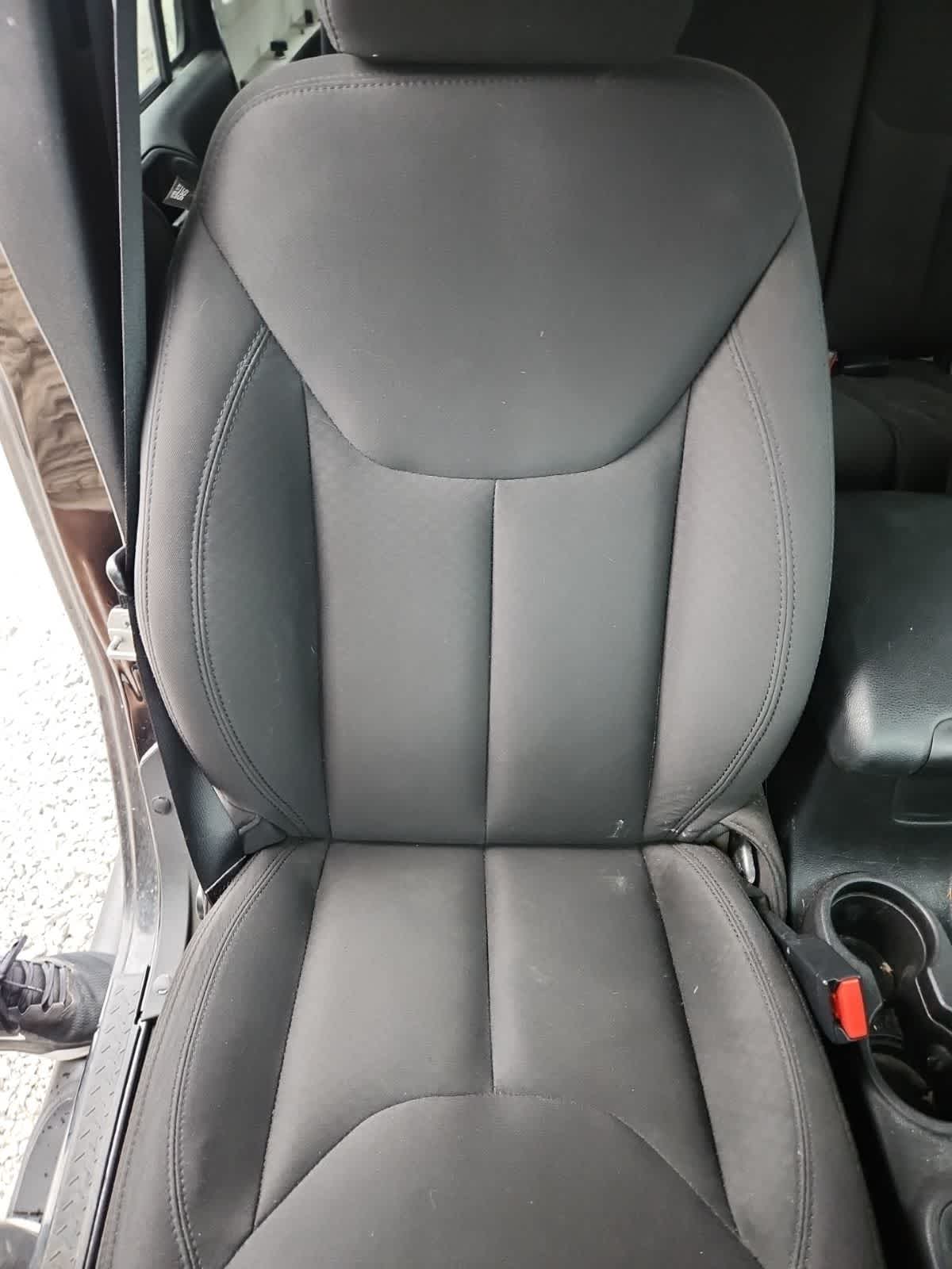 Thumbnail: 2015 Jeep Wrangler - 18