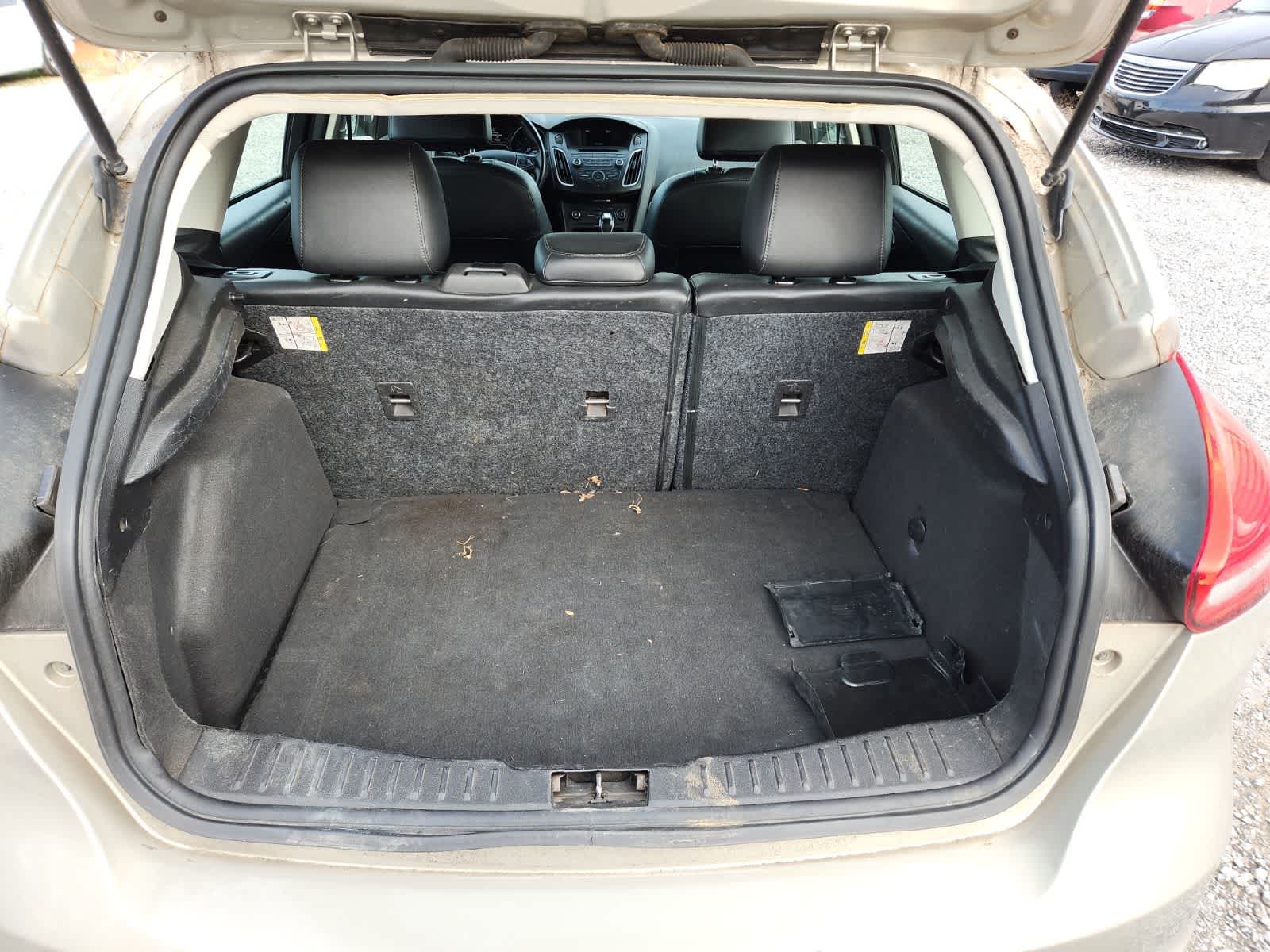 Thumbnail: 2015 Ford Focus - 25