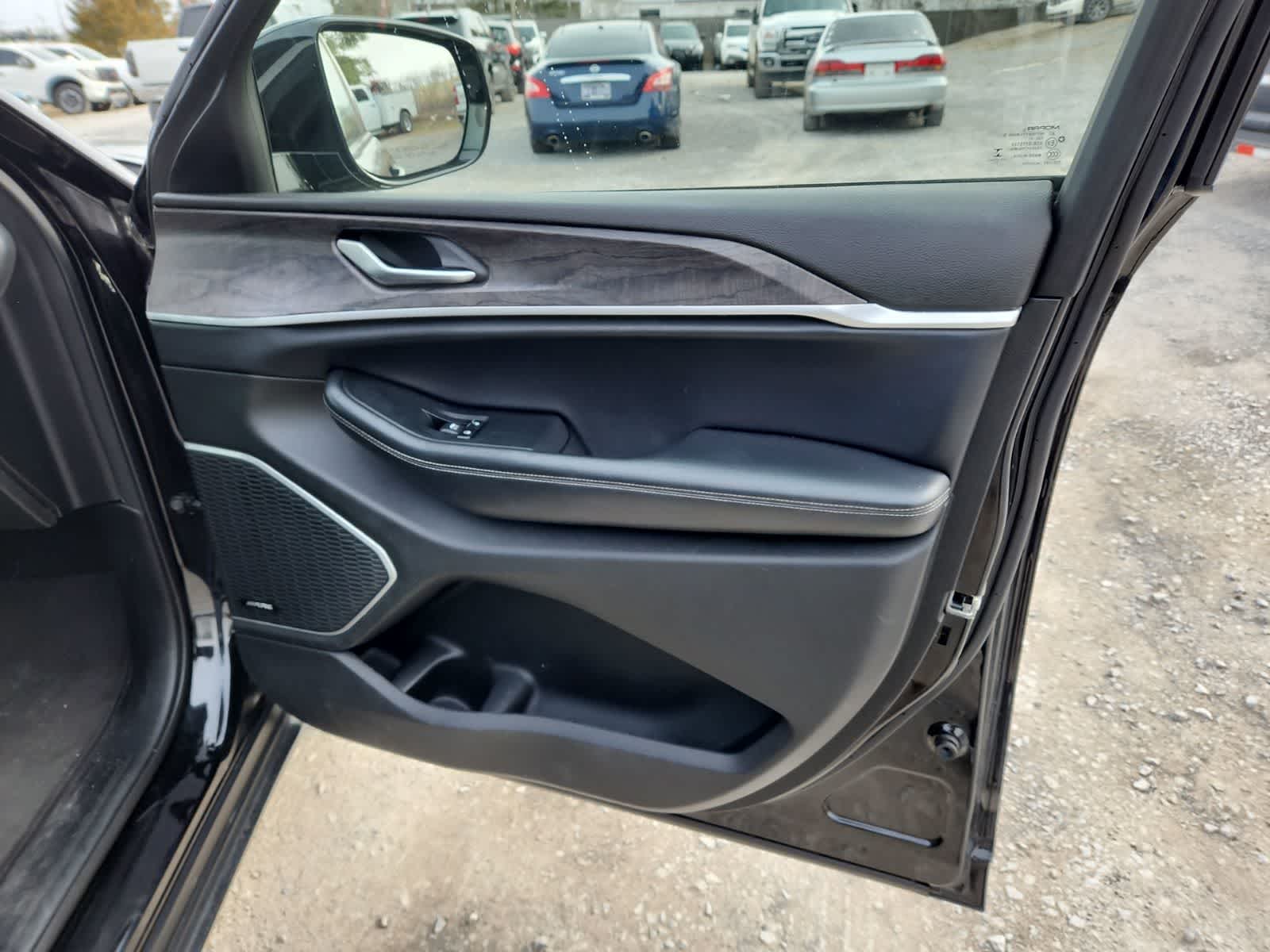 Thumbnail: 2021 Jeep Grand Cherokee L - 22