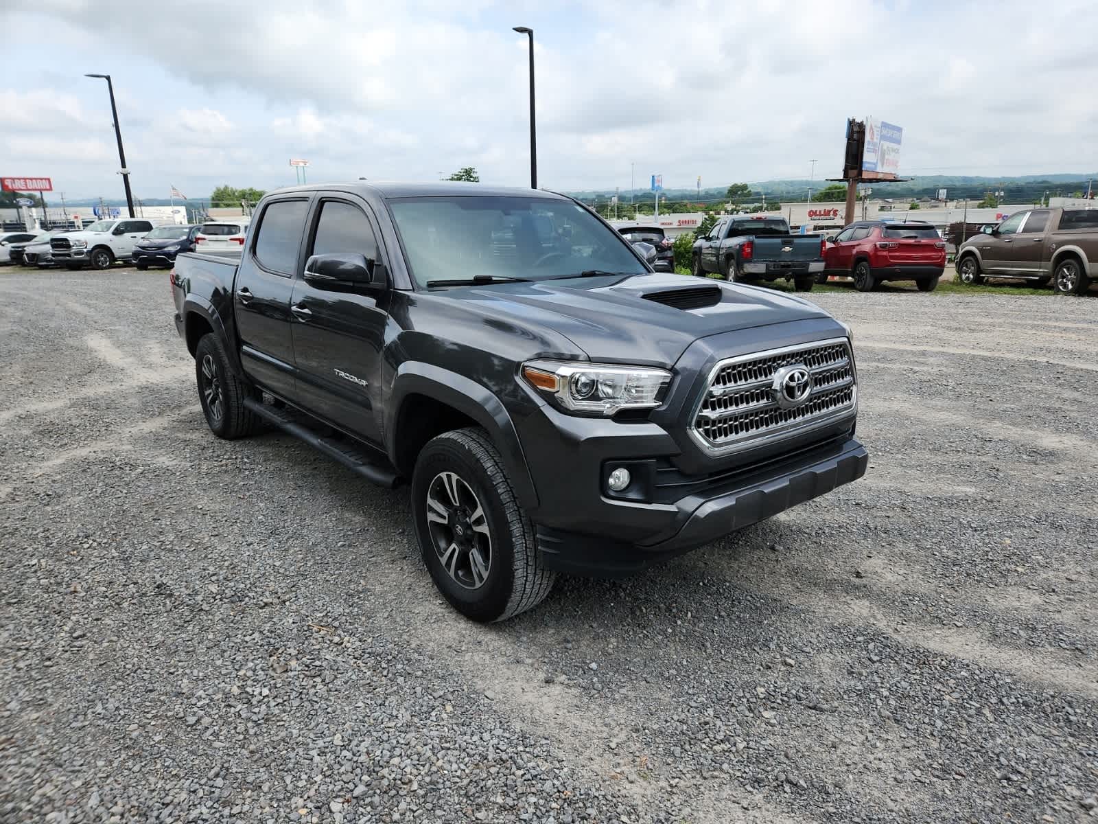Thumbnail: 2017 Toyota Tacoma - 8