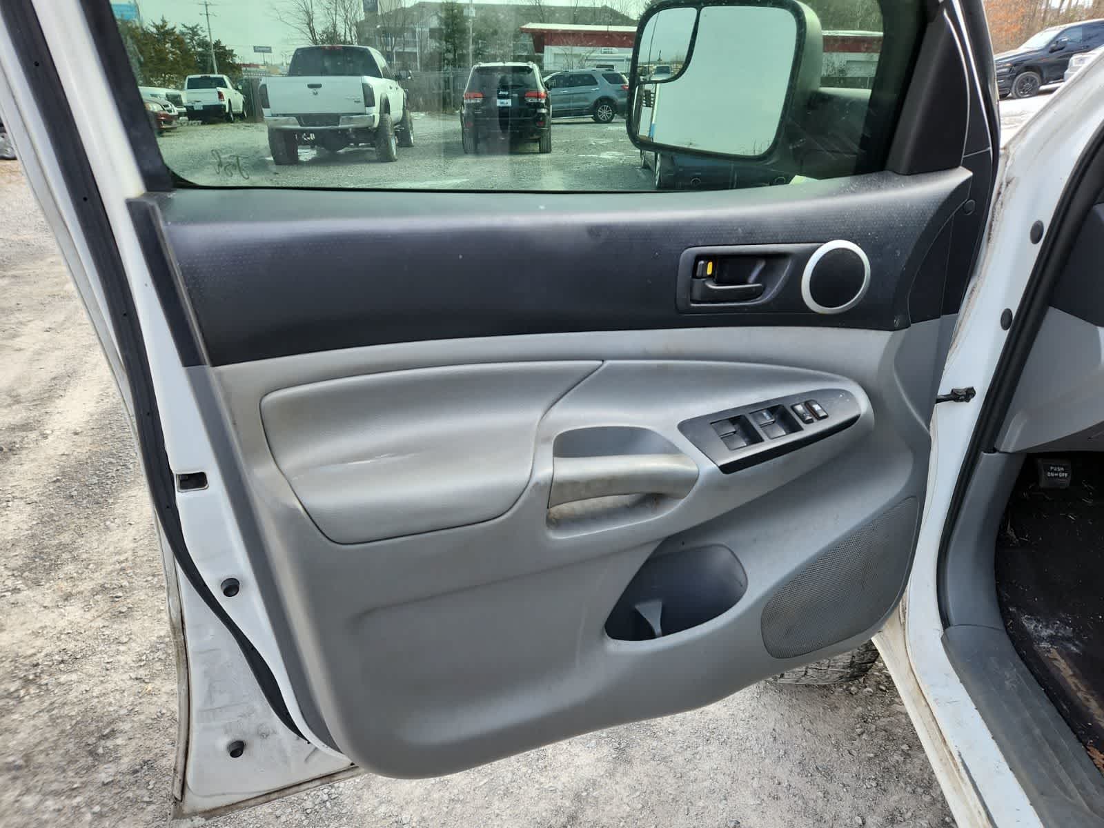 Thumbnail: 2012 Toyota Tacoma - 16