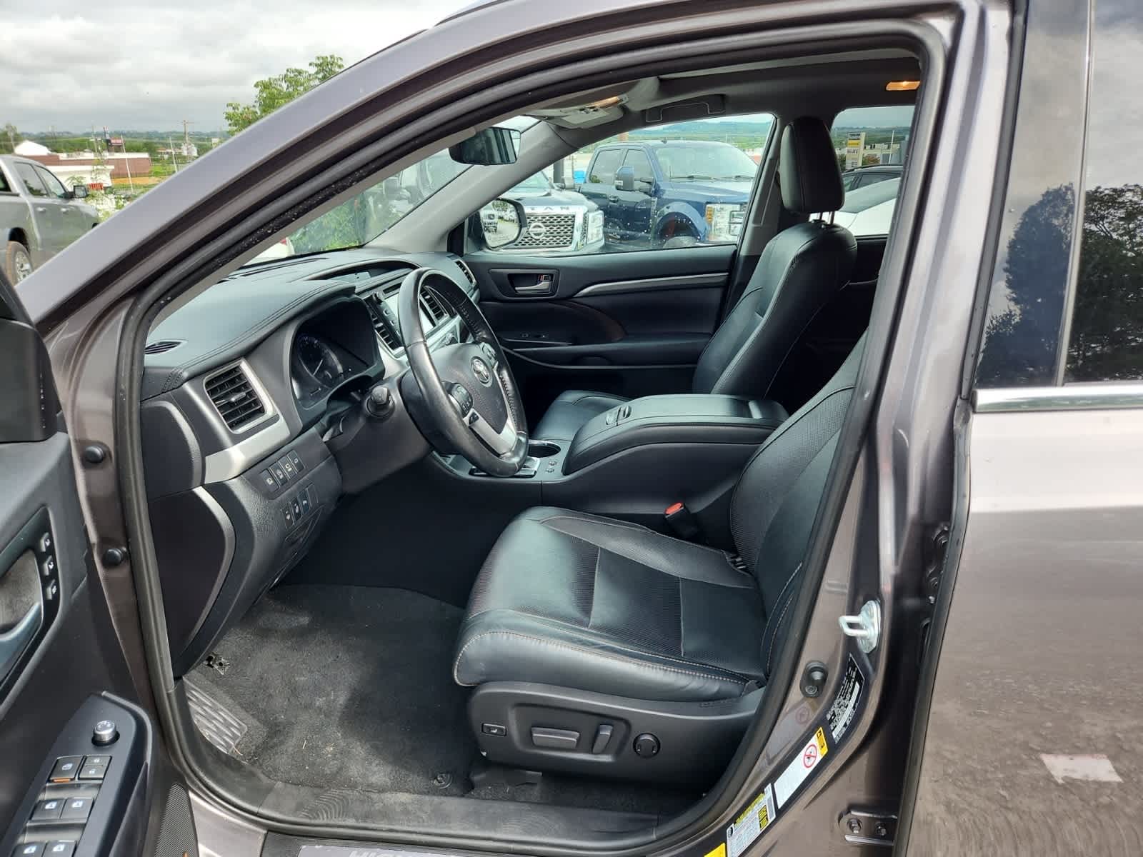 Thumbnail: 2019 Toyota Highlander - 15