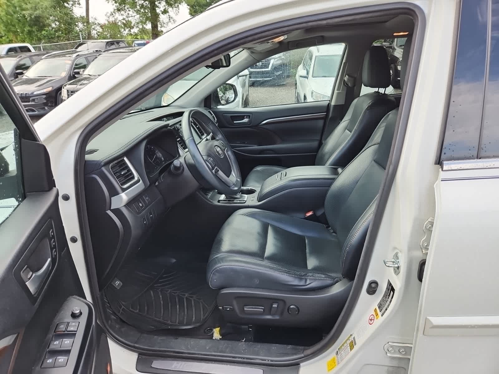 Thumbnail: 2016 Toyota Highlander - 15