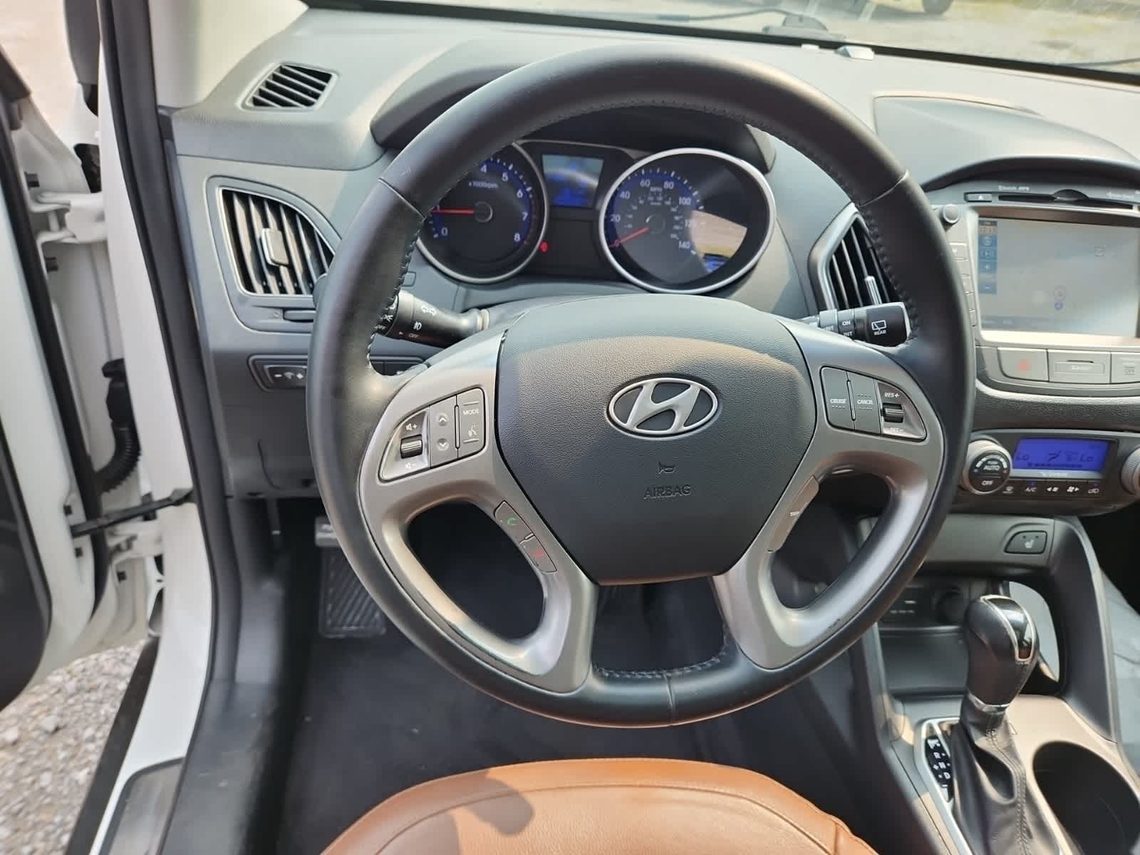 Thumbnail: 2015 Hyundai Tucson - 12