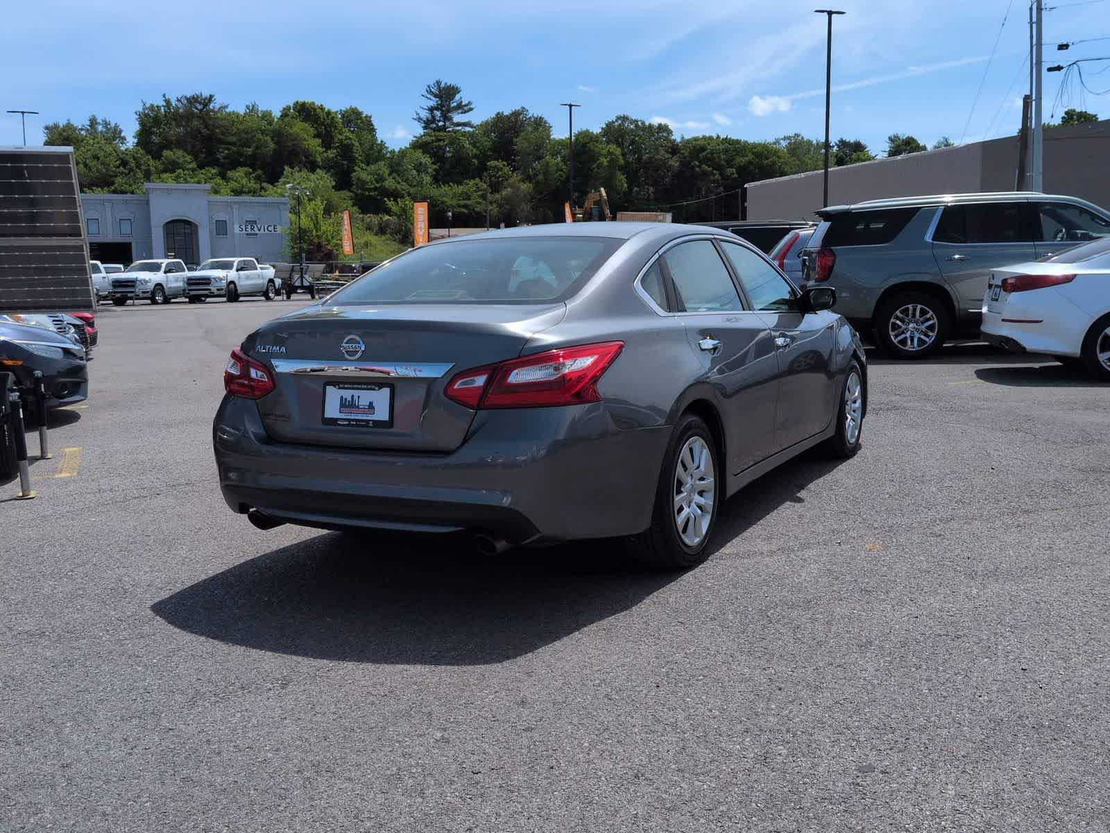 Thumbnail: 2016 Nissan Altima - 8