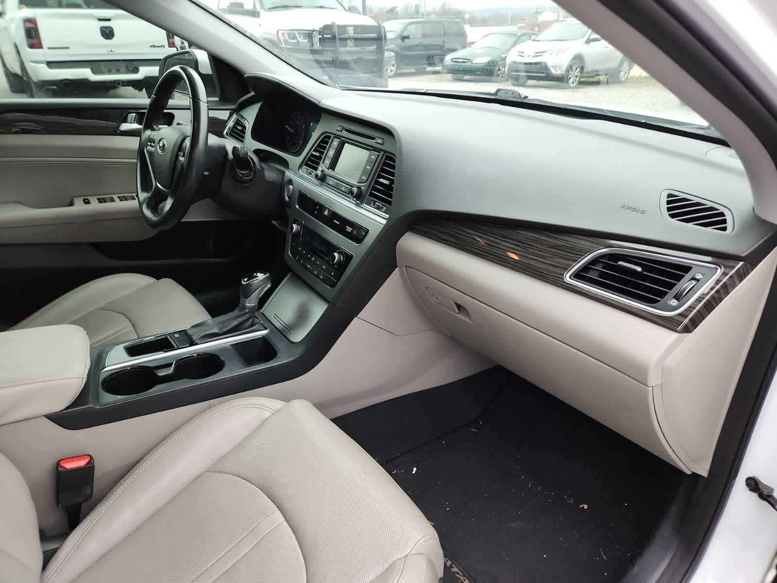 Thumbnail: 2015 Hyundai Sonata - 17