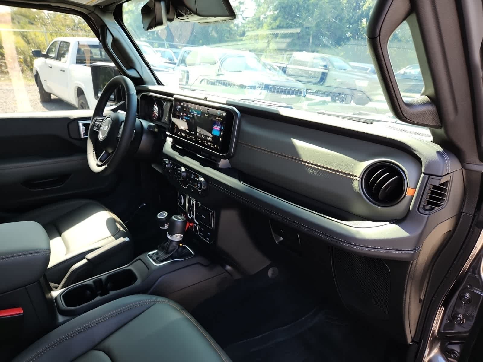 Thumbnail: 2025 Jeep Gladiator - 17