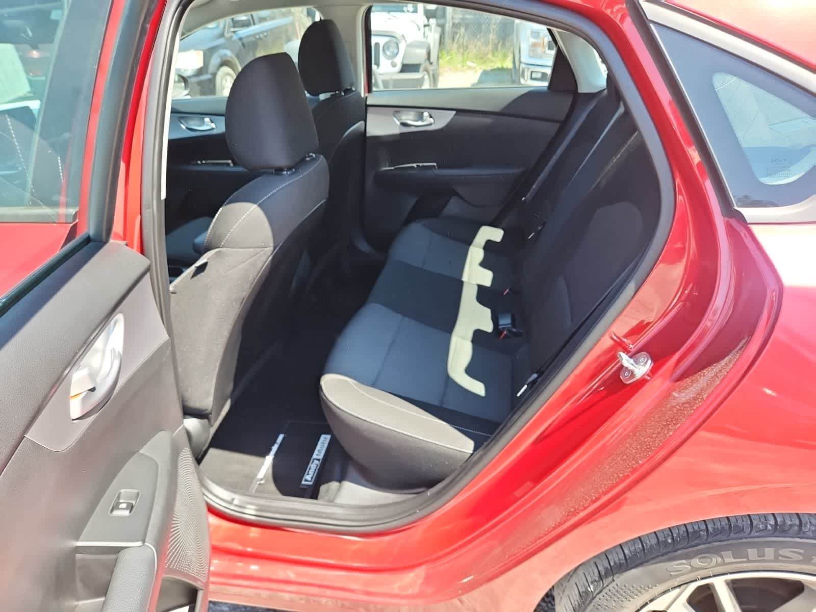 Thumbnail: 2023 Kia Forte - 25