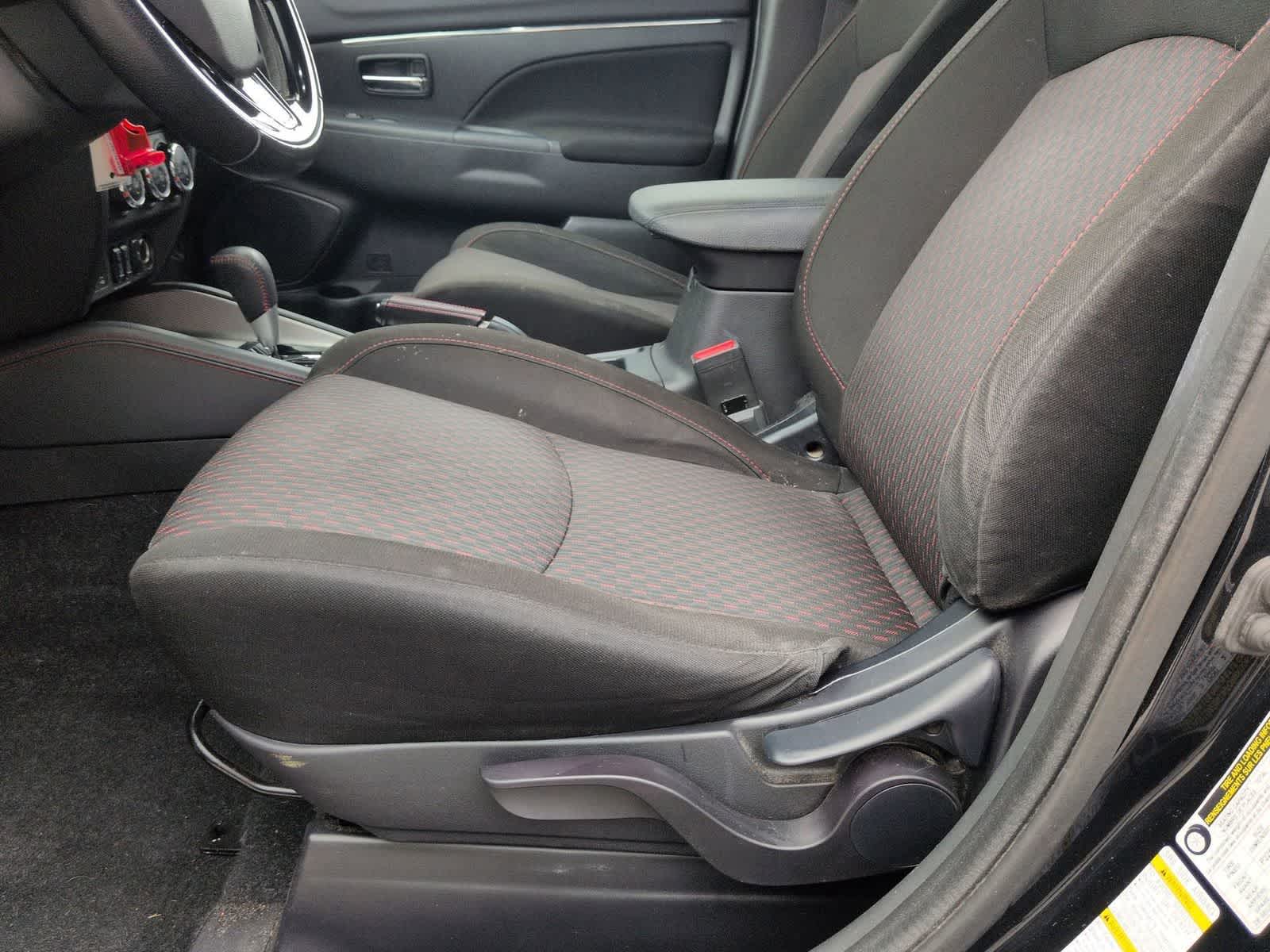 Thumbnail: 2019 Mitsubishi Outlander Sport - 16