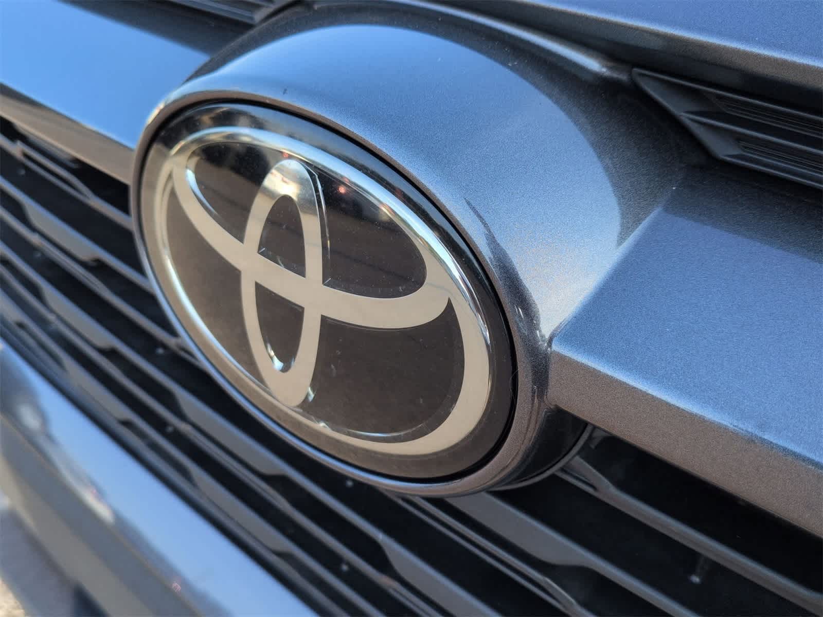 Thumbnail: 2021 Toyota RAV4 - 12