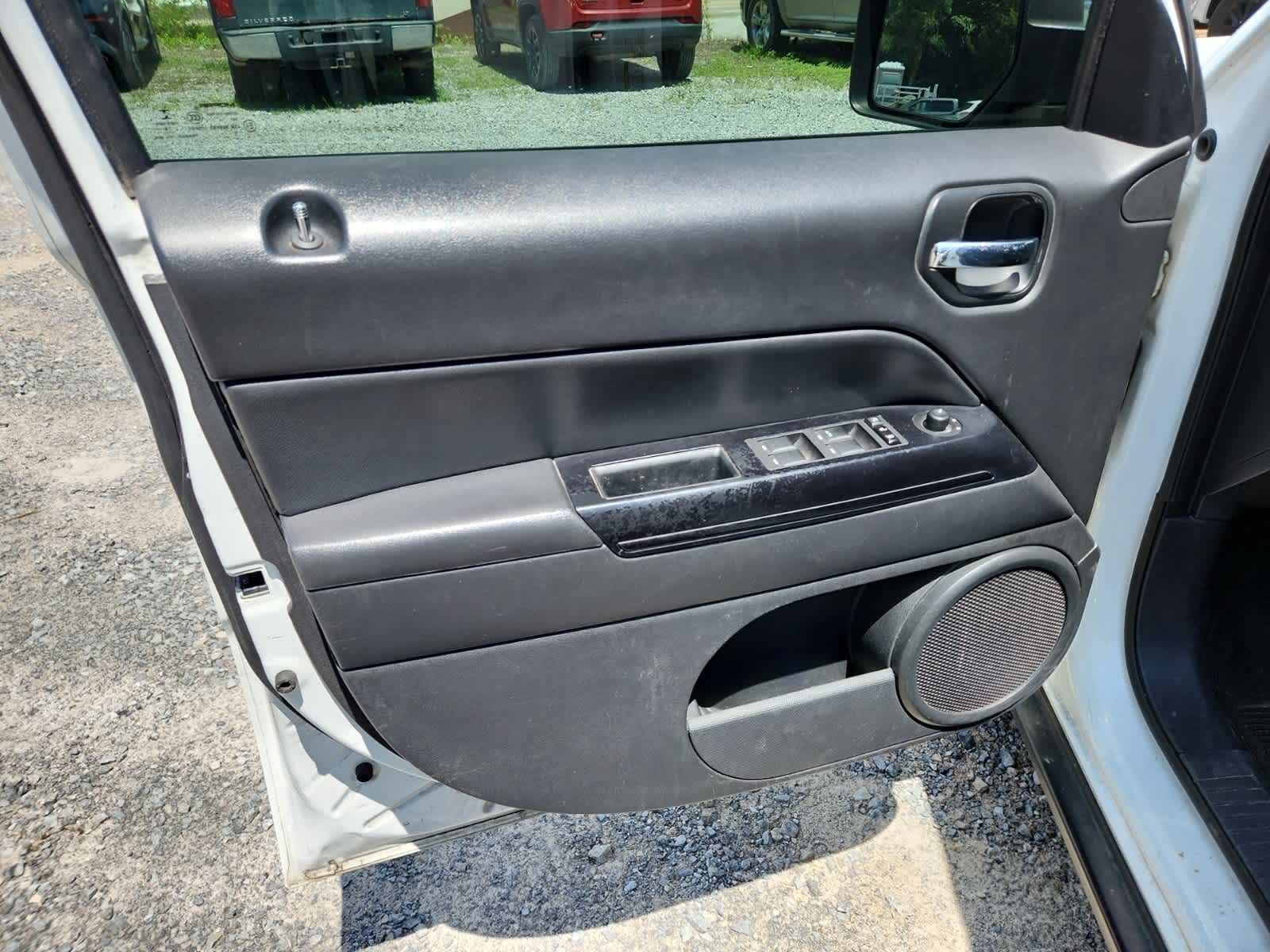 Thumbnail: 2015 Jeep Patriot - 16