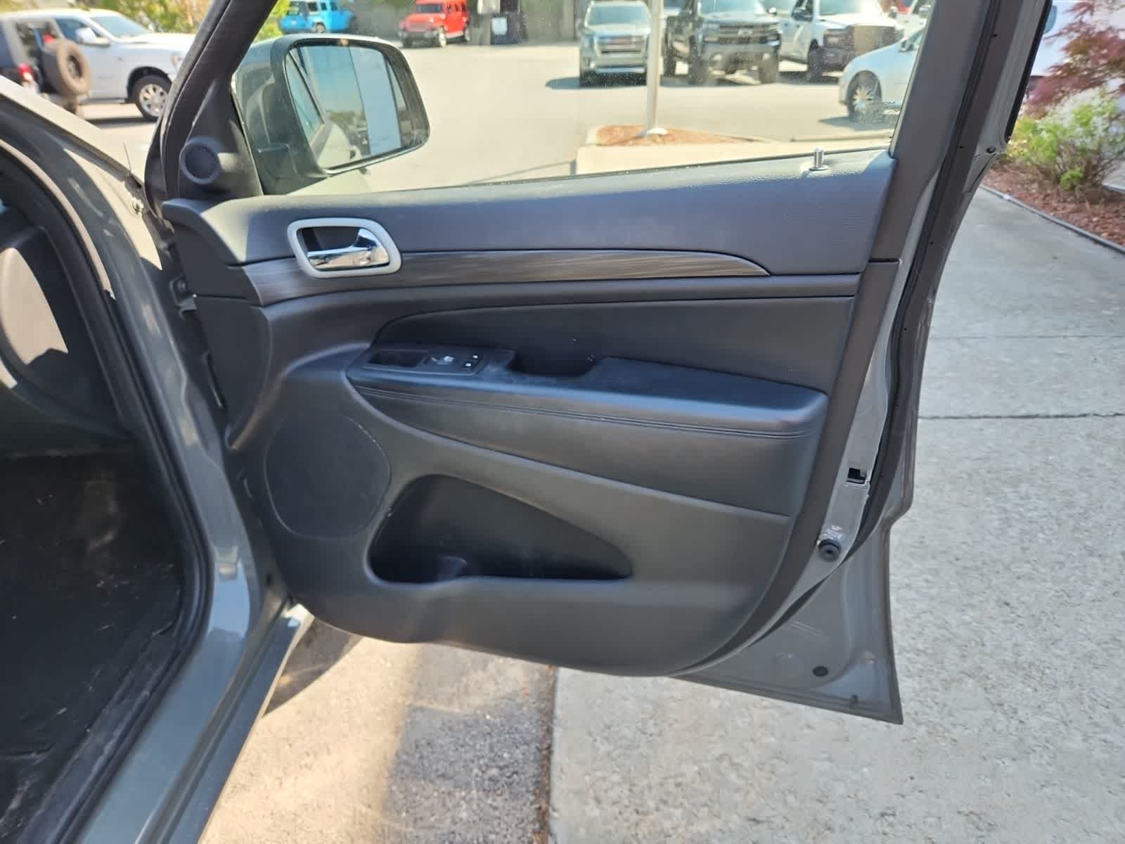 Thumbnail: 2021 Jeep Grand Cherokee - 22