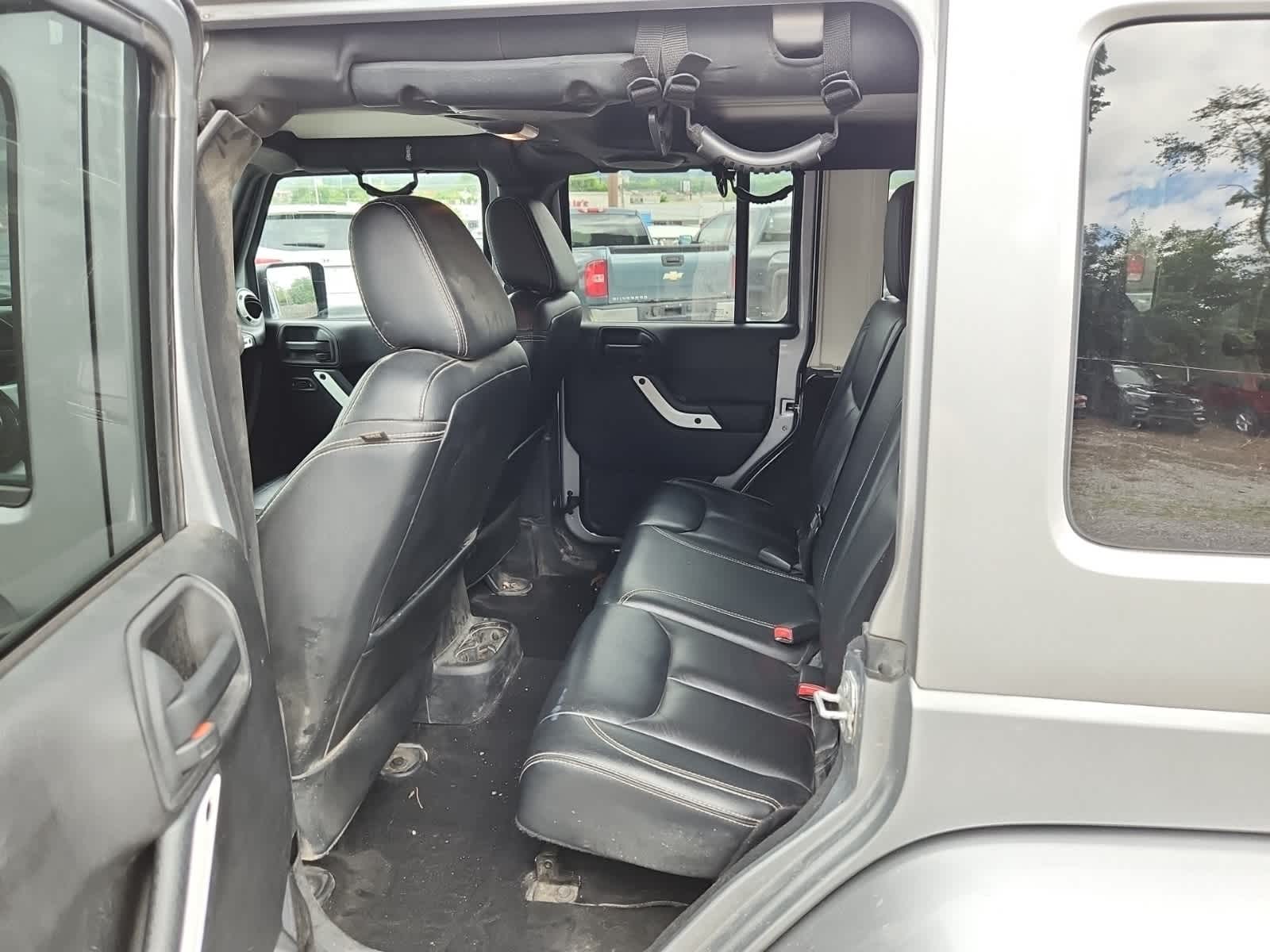 2014 Jeep Wrangler Unlimited Polar Edition 27