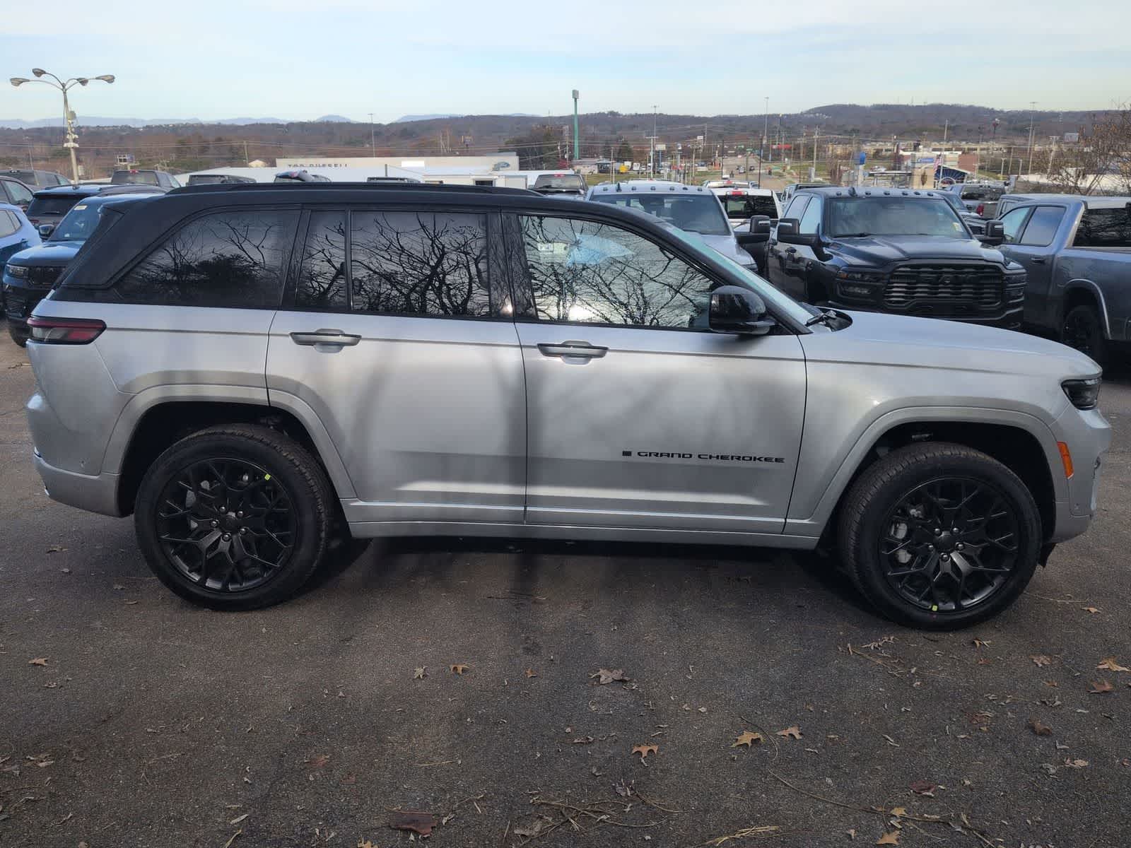 Thumbnail: 2025 Jeep Grand Cherokee - 9