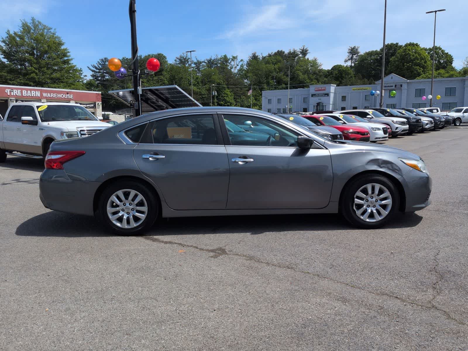 Thumbnail: 2016 Nissan Altima - 9