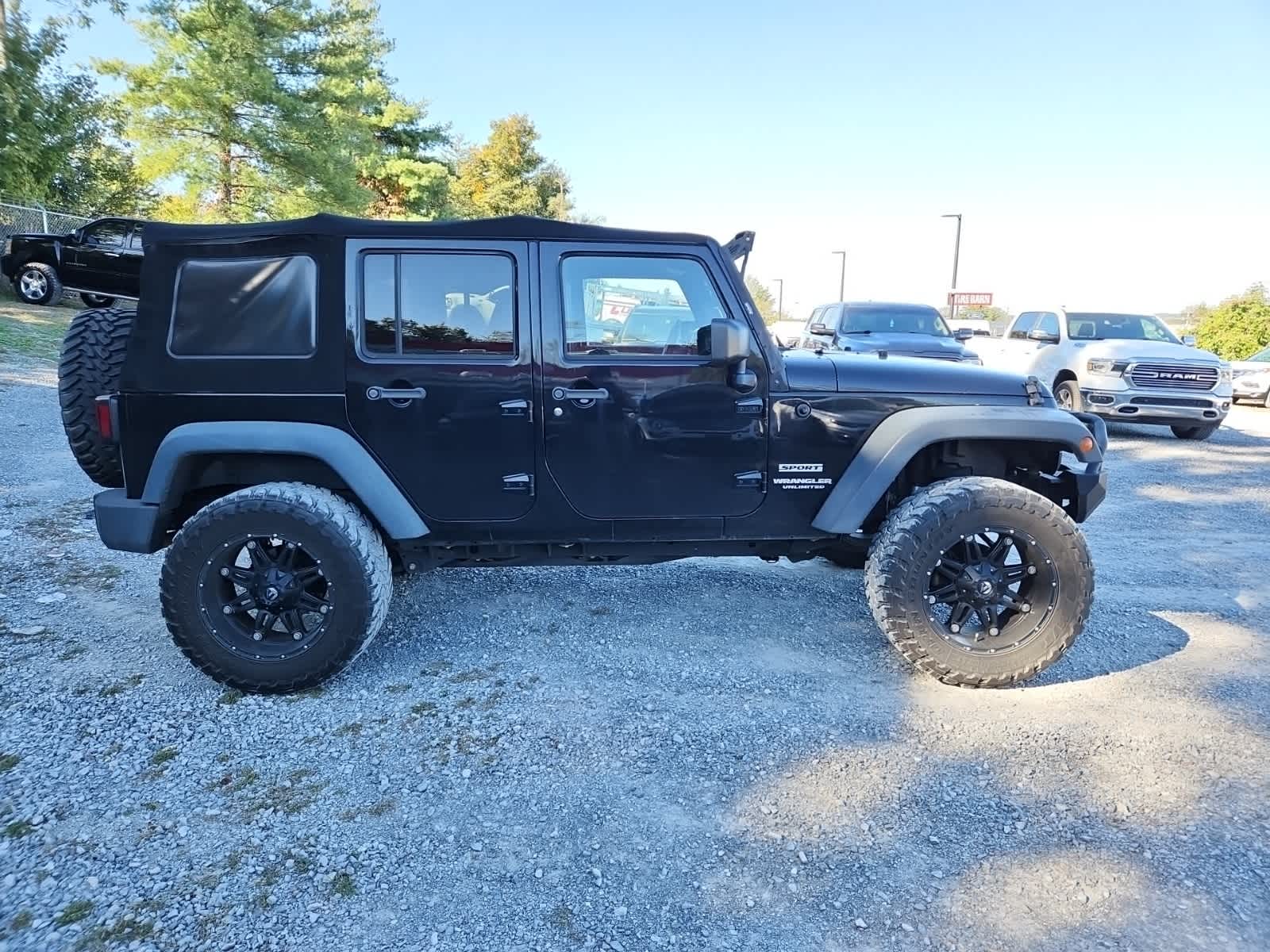 Thumbnail: 2015 Jeep Wrangler - 6
