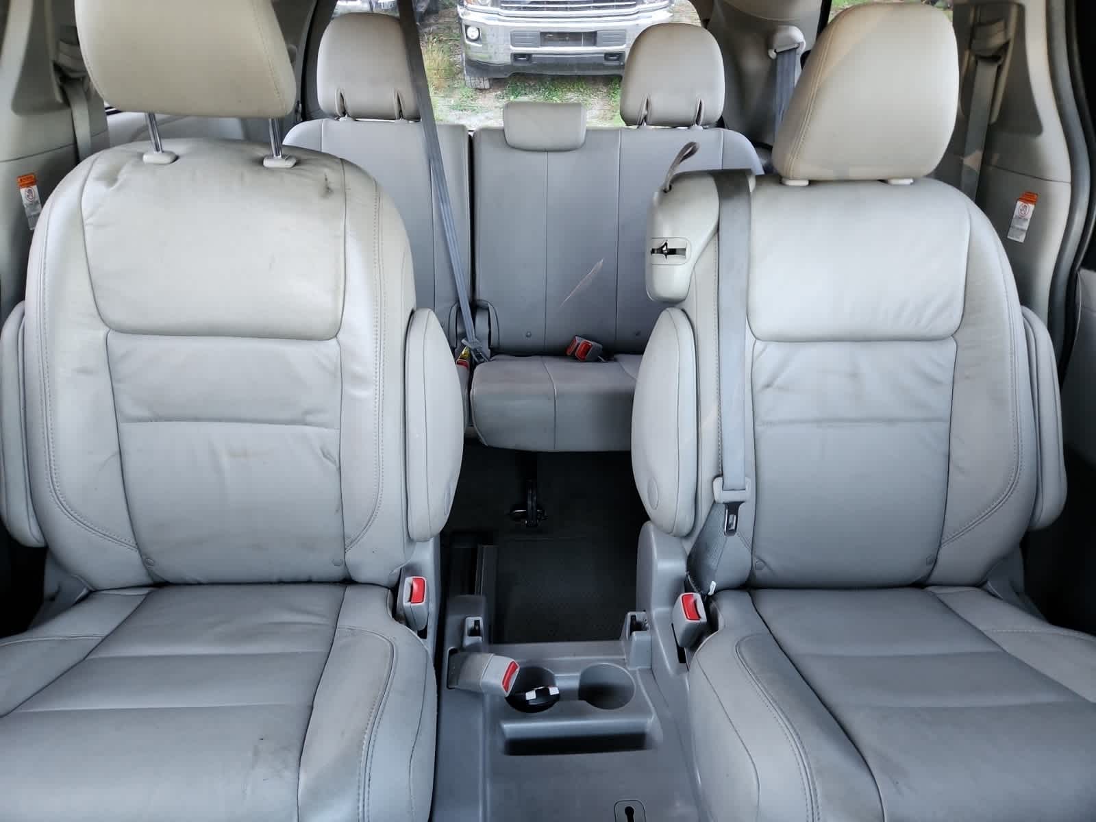 Thumbnail: 2015 Toyota Sienna - 20